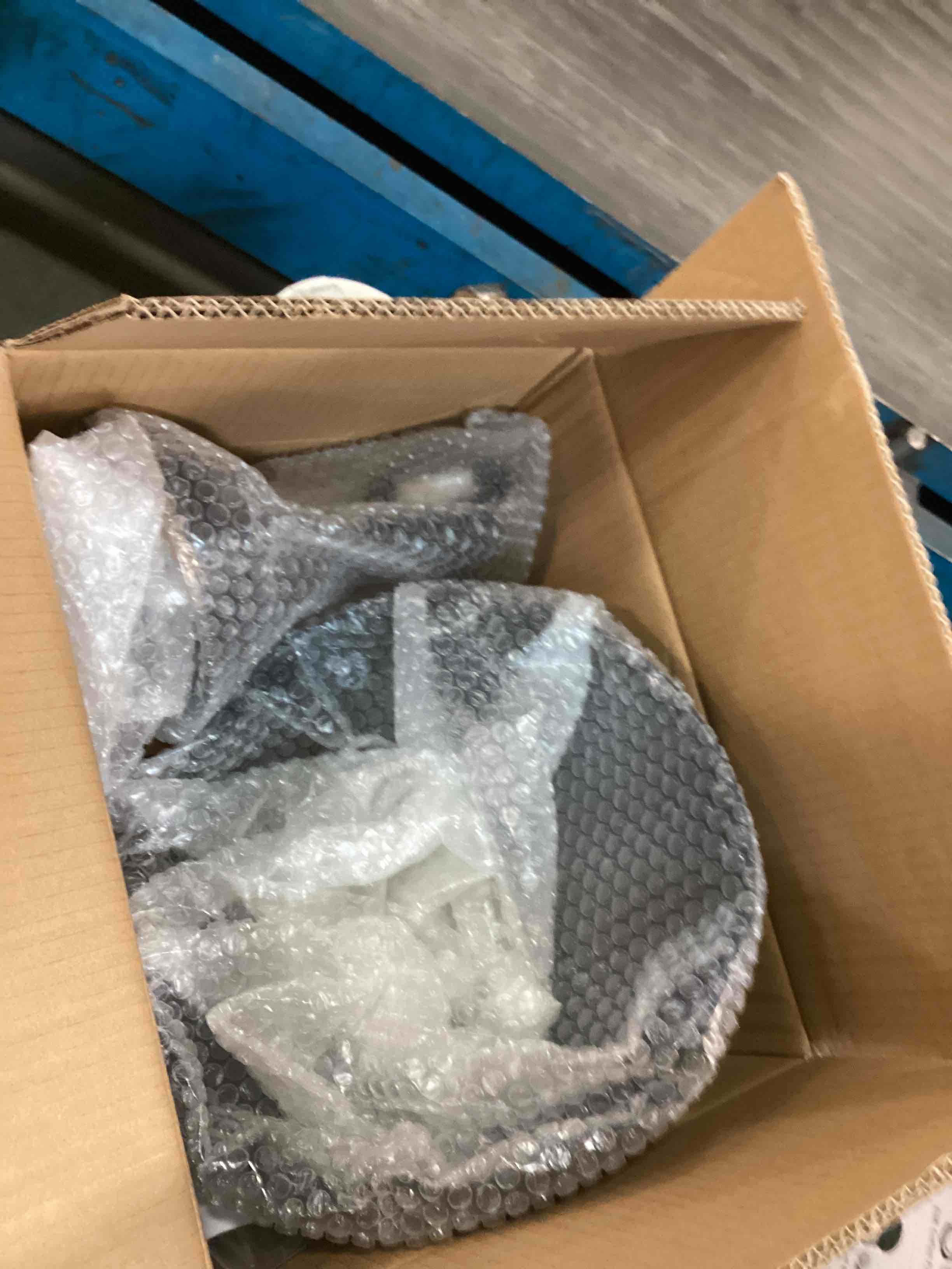 https://s3.amazonaws.com/lotting-images-prod/bidfta/YEL6651557_1720496401070.jpeg