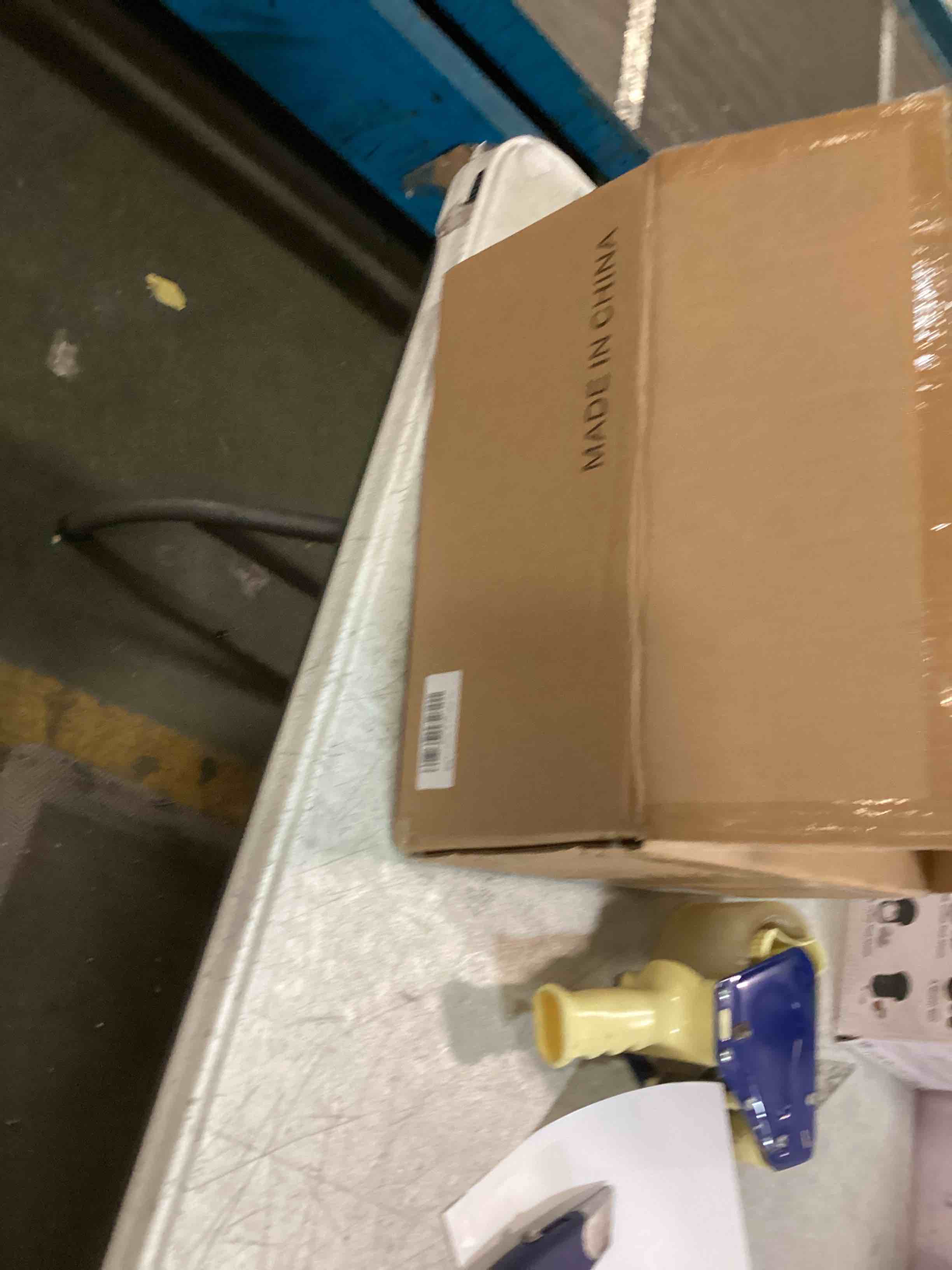 https://s3.amazonaws.com/lotting-images-prod/bidfta/YEL6651557_1720496414830.jpeg