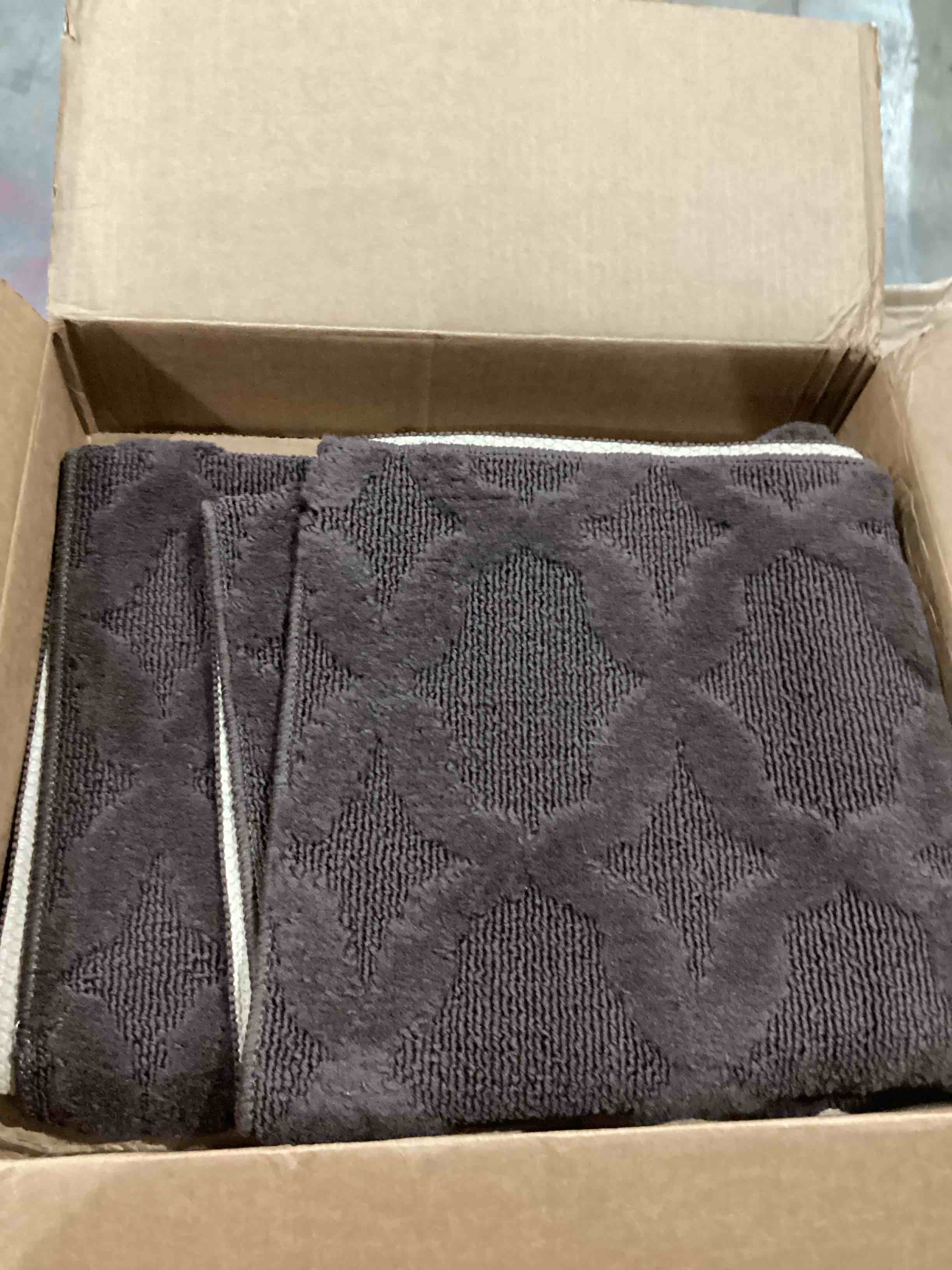https://s3.amazonaws.com/lotting-images-prod/bidfta/YEL6657532_1746712604573.jpeg
