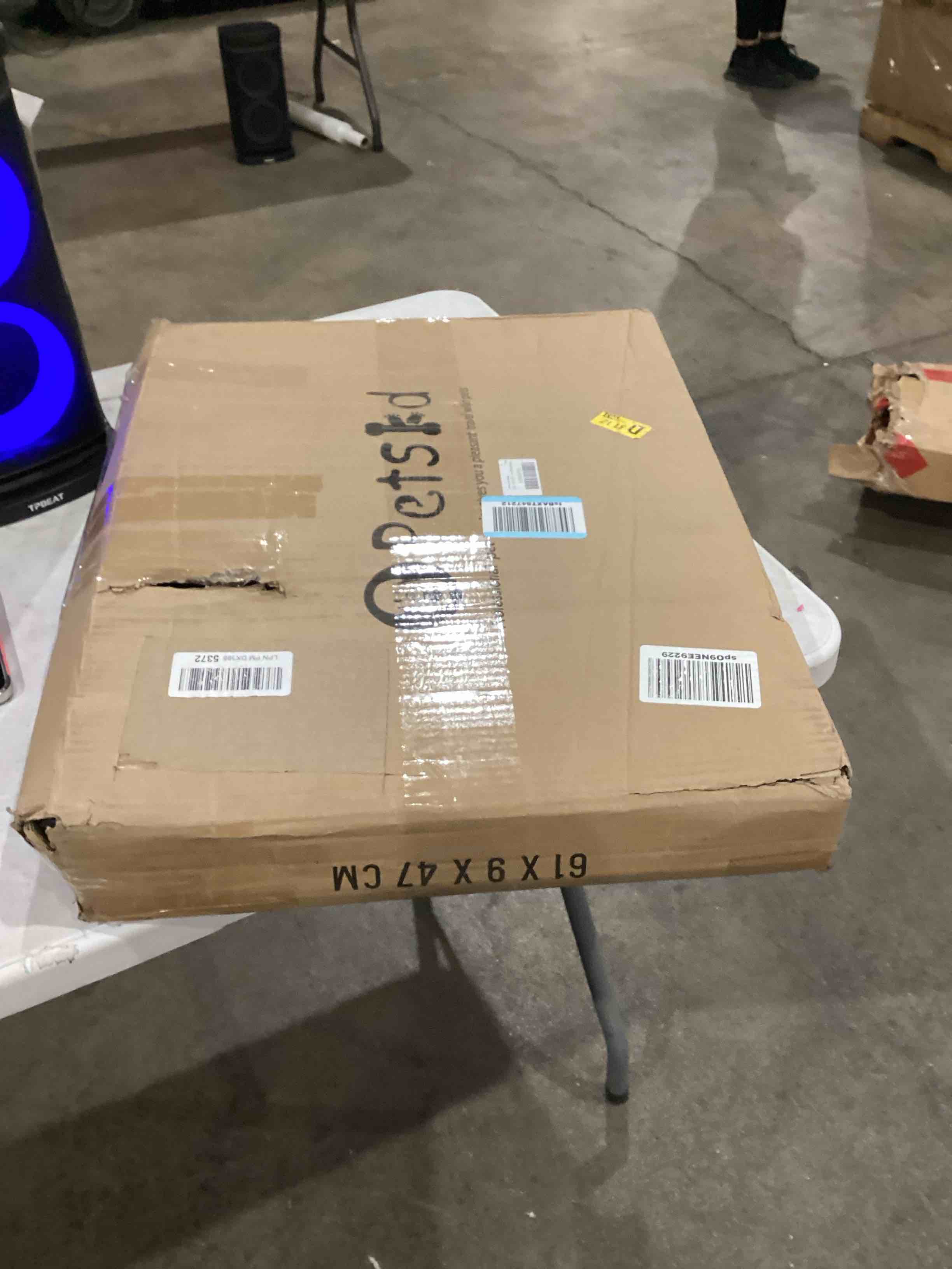 https://s3.amazonaws.com/lotting-images-prod/bidfta/YEL6657546_1746789409508.jpeg