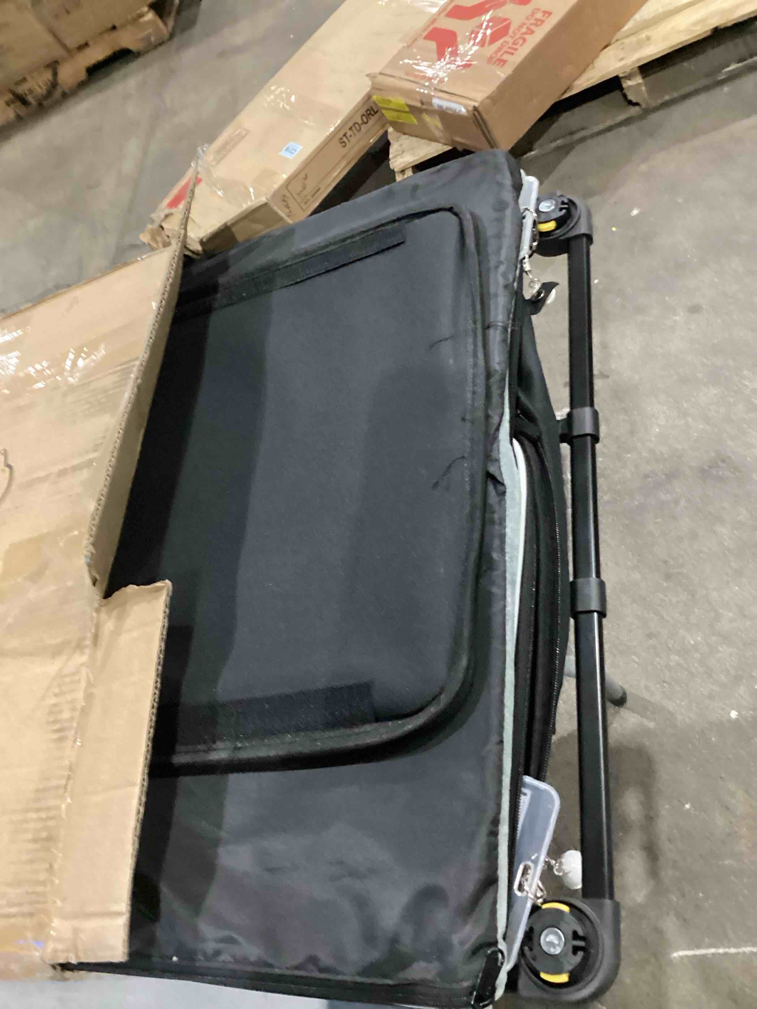 https://s3.amazonaws.com/lotting-images-prod/bidfta/YEL6657546_1746789623767.jpeg