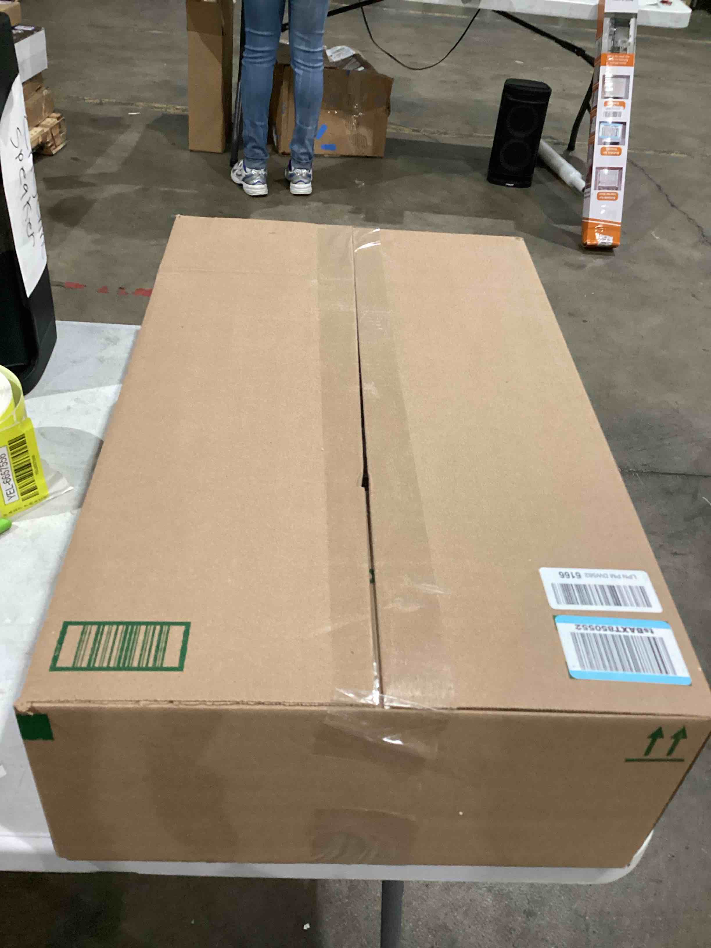https://s3.amazonaws.com/lotting-images-prod/bidfta/YEL6657556_1746791826354.jpeg