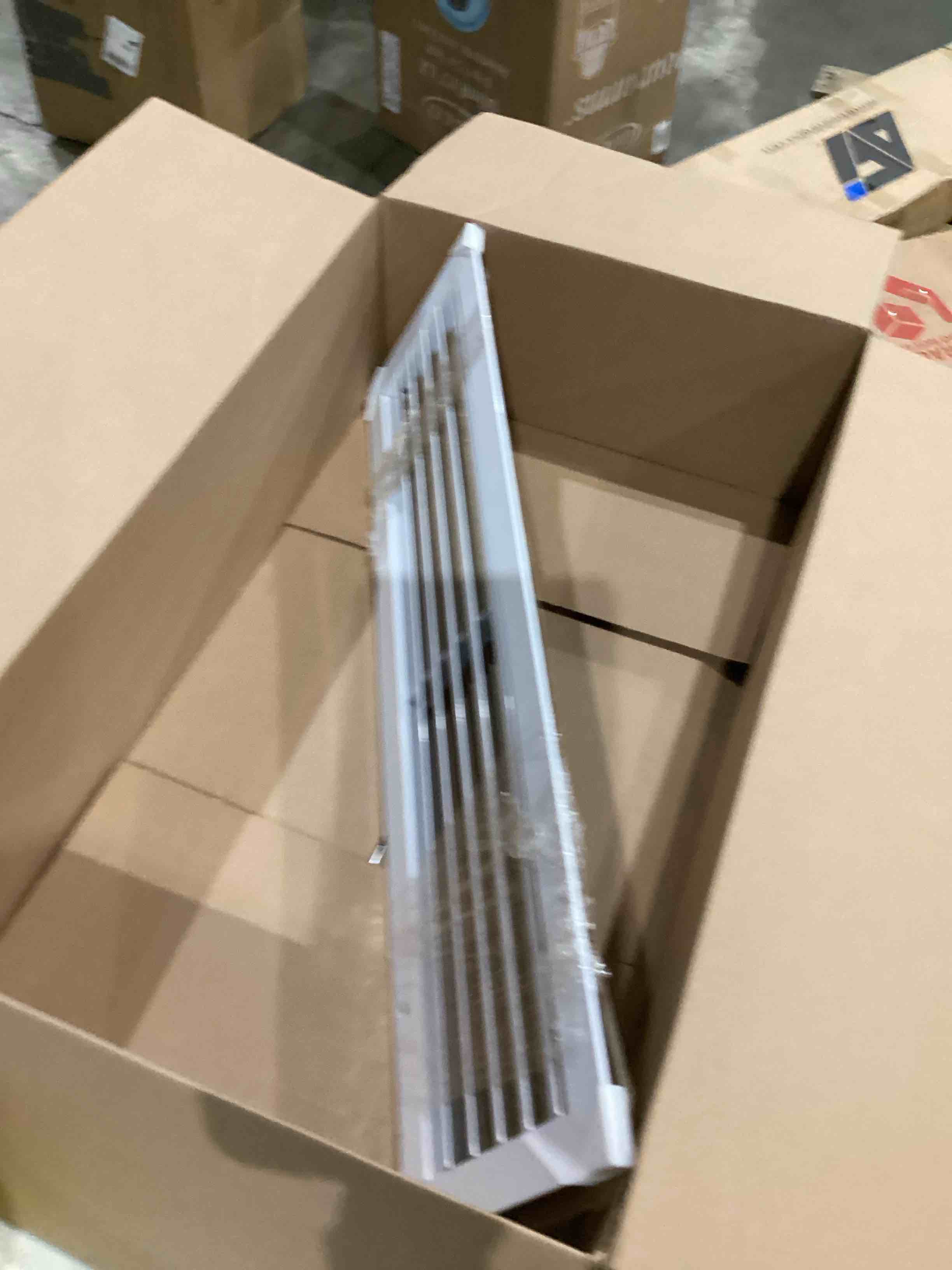 https://s3.amazonaws.com/lotting-images-prod/bidfta/YEL6657556_1746791860094.jpeg