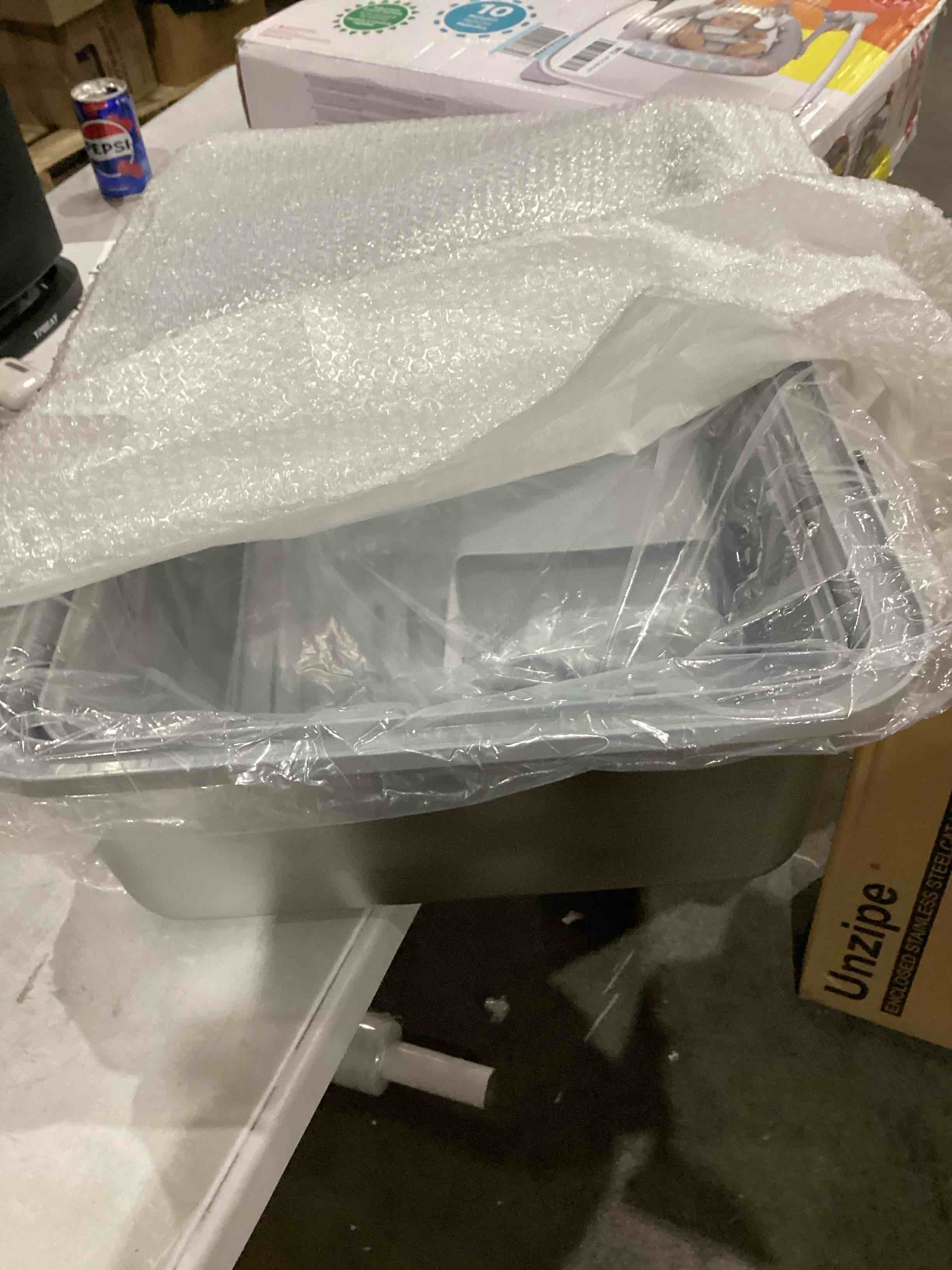 https://s3.amazonaws.com/lotting-images-prod/bidfta/YEL6657630_1746817023573.jpeg