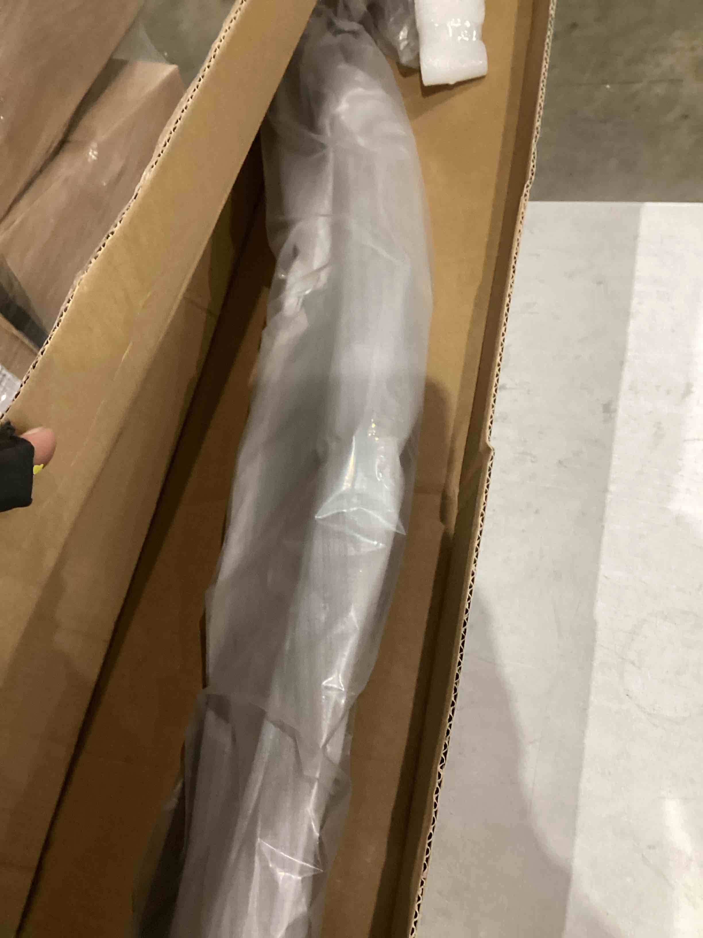https://s3.amazonaws.com/lotting-images-prod/bidfta/YEL6658722_1750965084466.jpeg