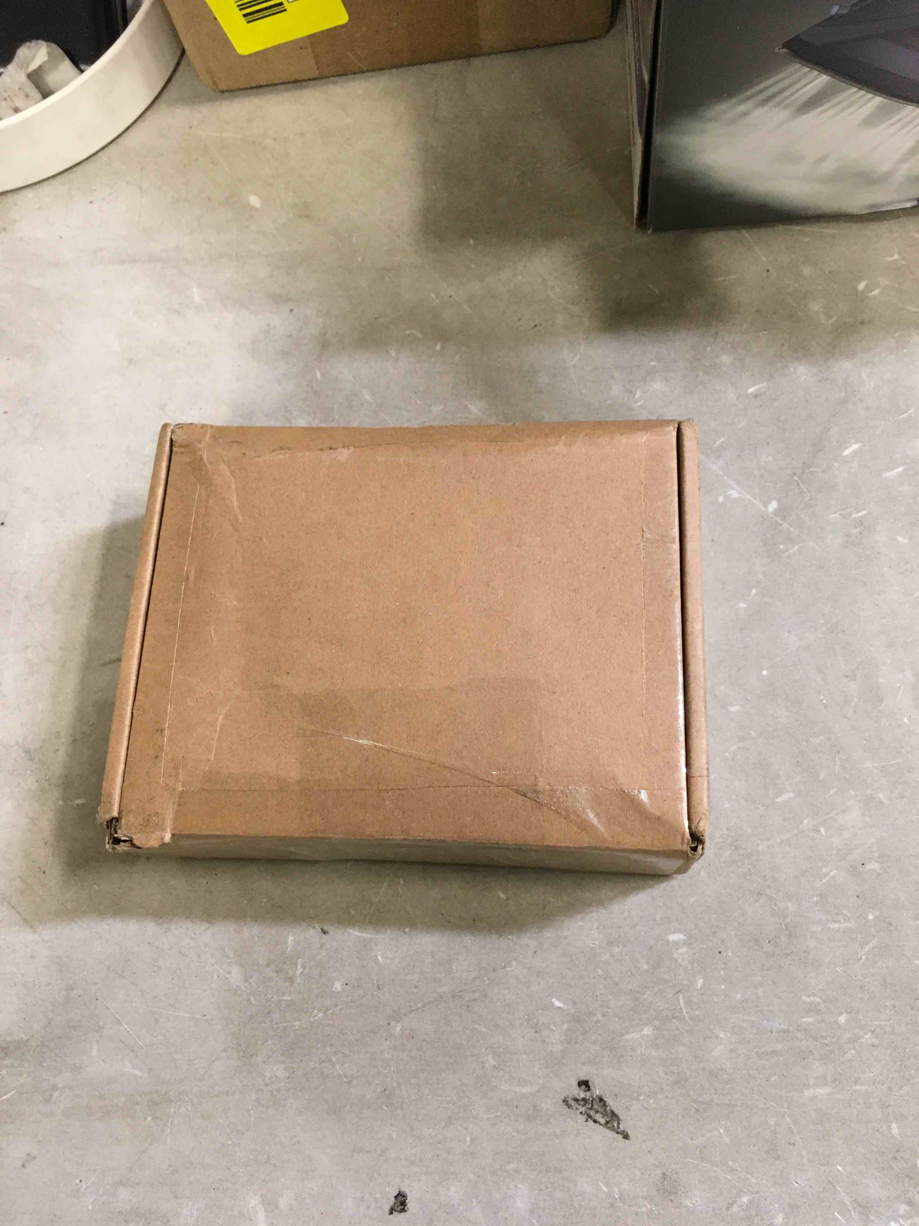 https://s3.amazonaws.com/lotting-images-prod/bidfta/YEL6670205_1721843140233.jpeg