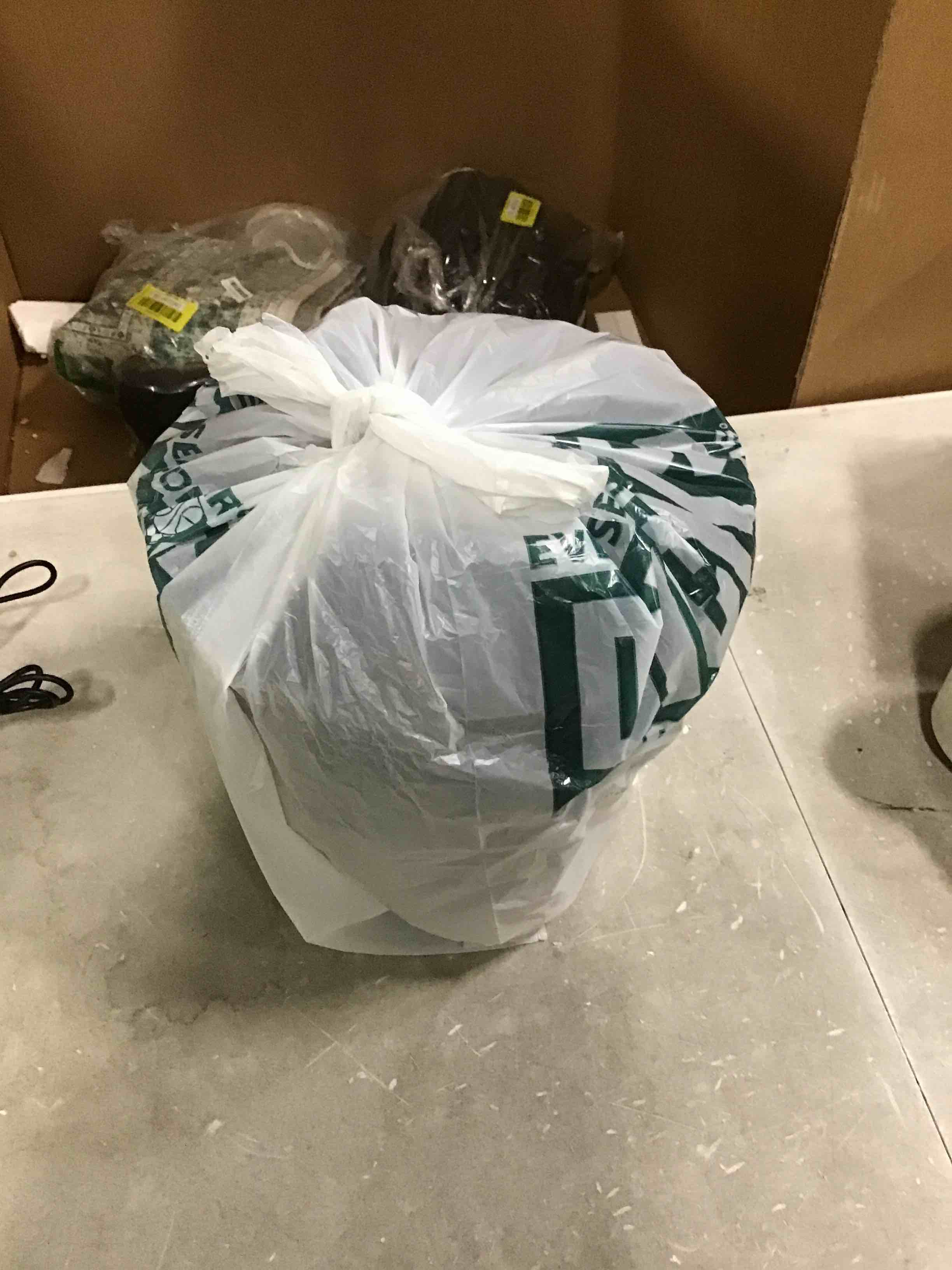 https://s3.amazonaws.com/lotting-images-prod/bidfta/YEL6670347_1721909847907.jpeg