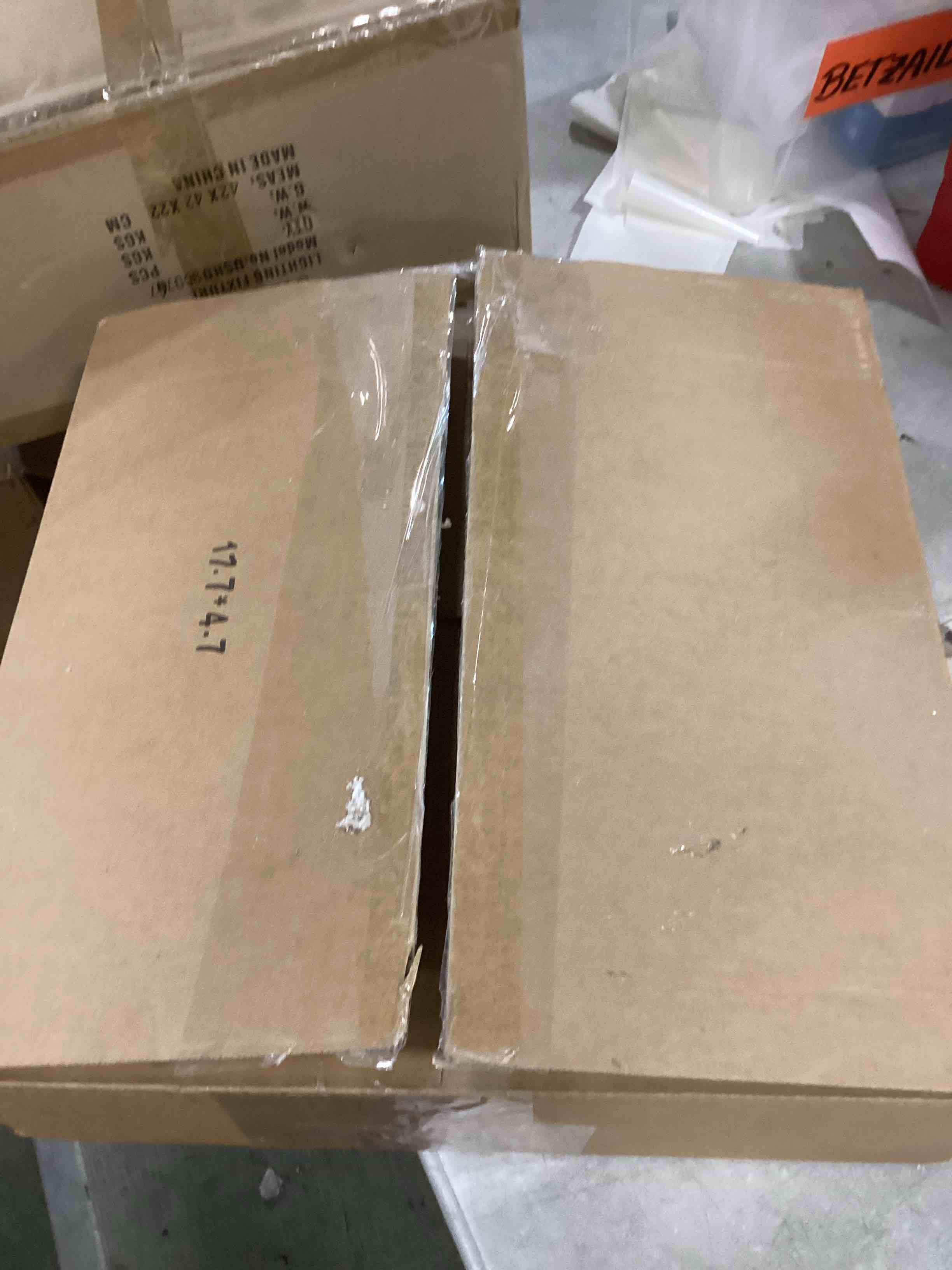 https://s3.amazonaws.com/lotting-images-prod/bidfta/YEL6674541_1734551637657.jpeg