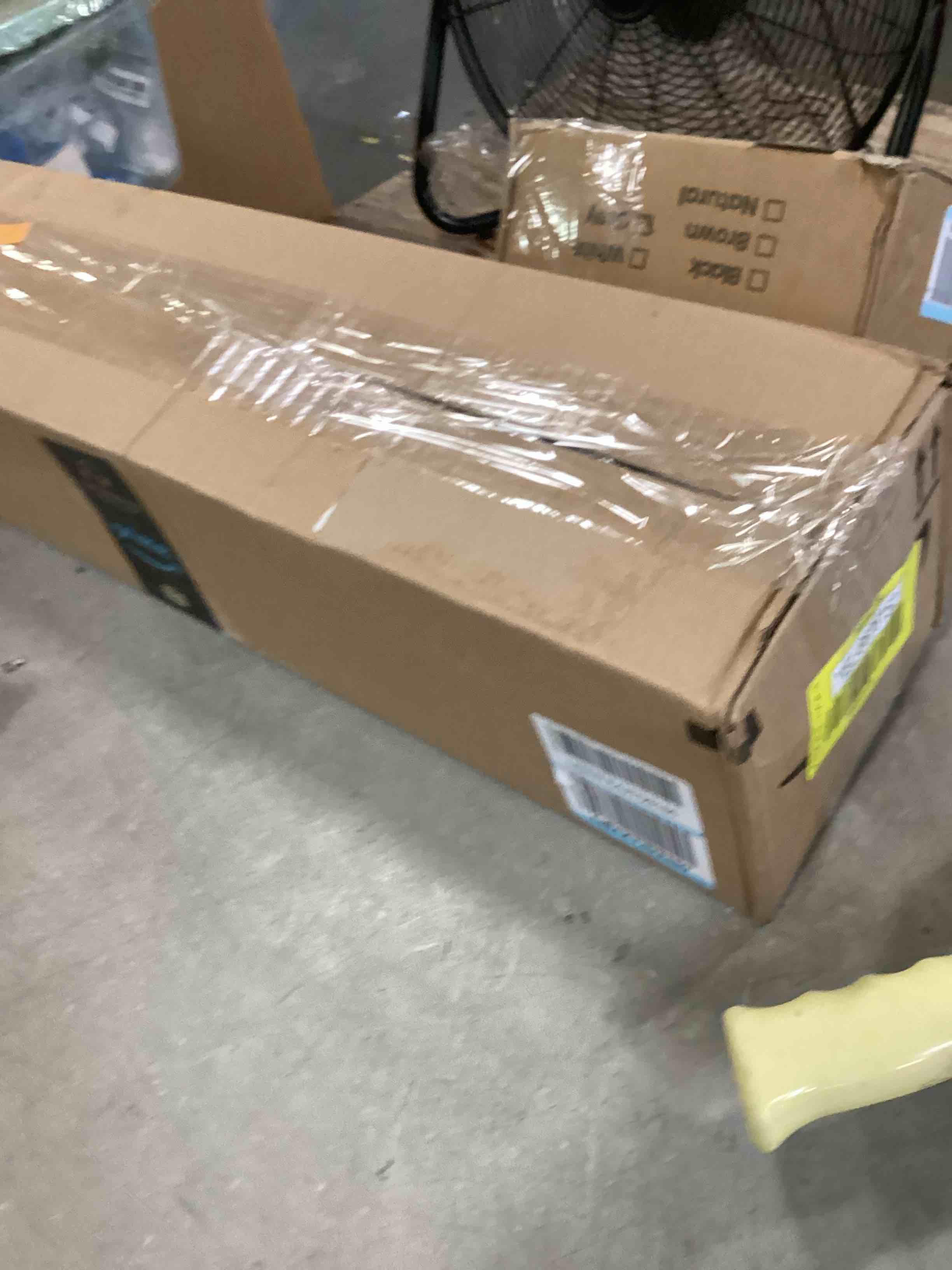 https://s3.amazonaws.com/lotting-images-prod/bidfta/YEL6676152_1722009786912.jpeg