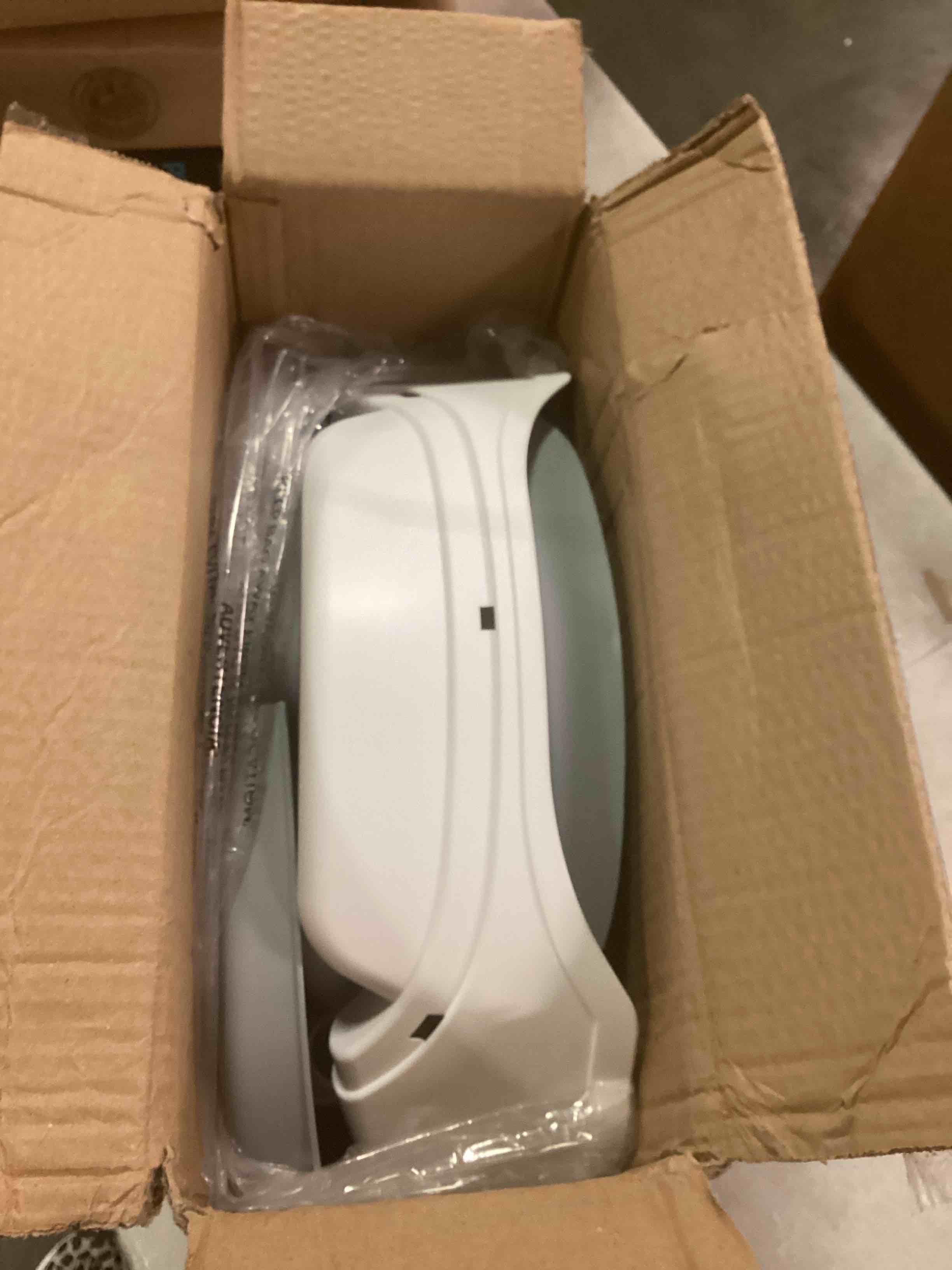 https://s3.amazonaws.com/lotting-images-prod/bidfta/YEL6678140_1721970135842.jpeg