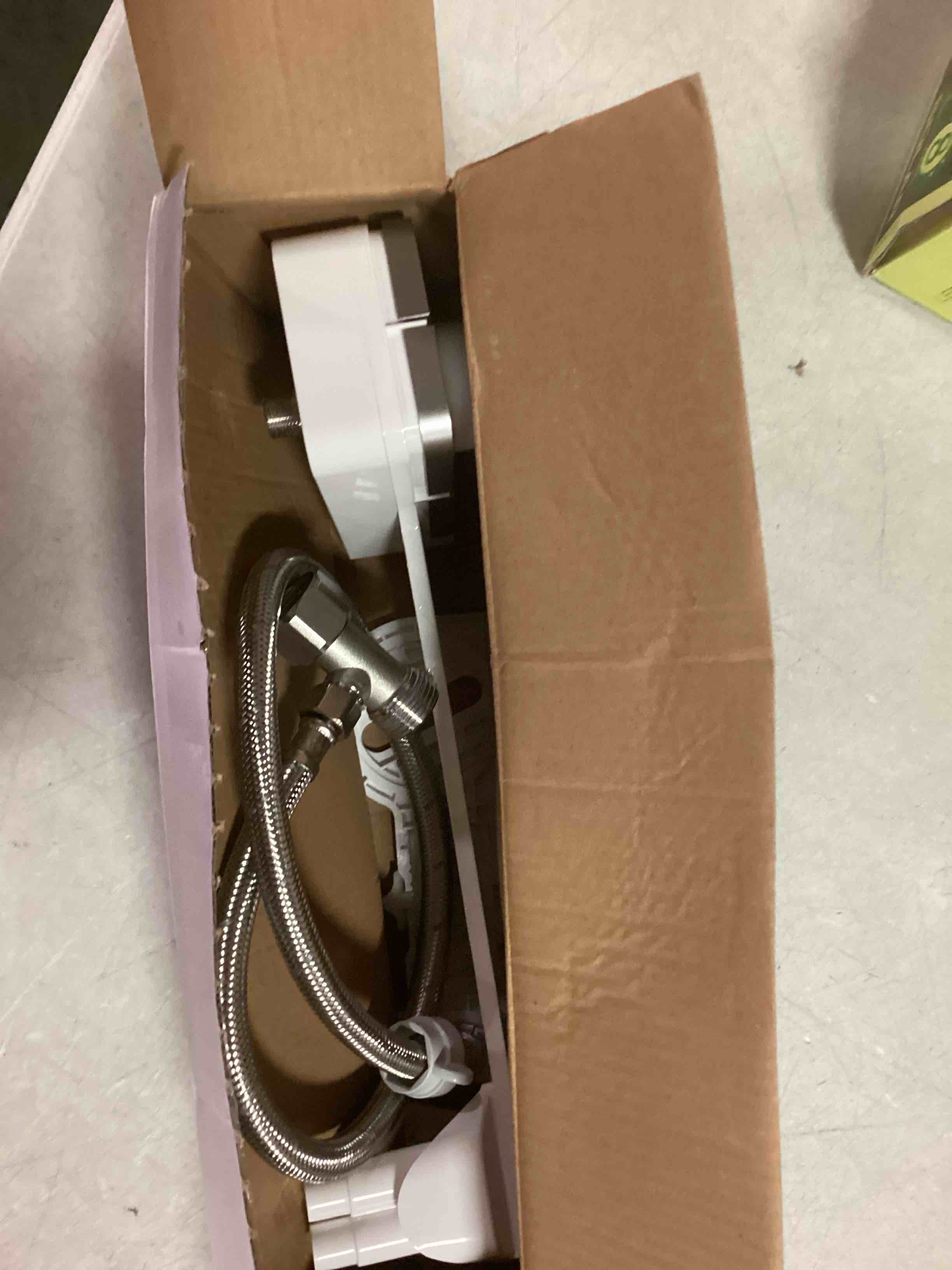 https://s3.amazonaws.com/lotting-images-prod/bidfta/YEL6679382_1722271821507.jpeg