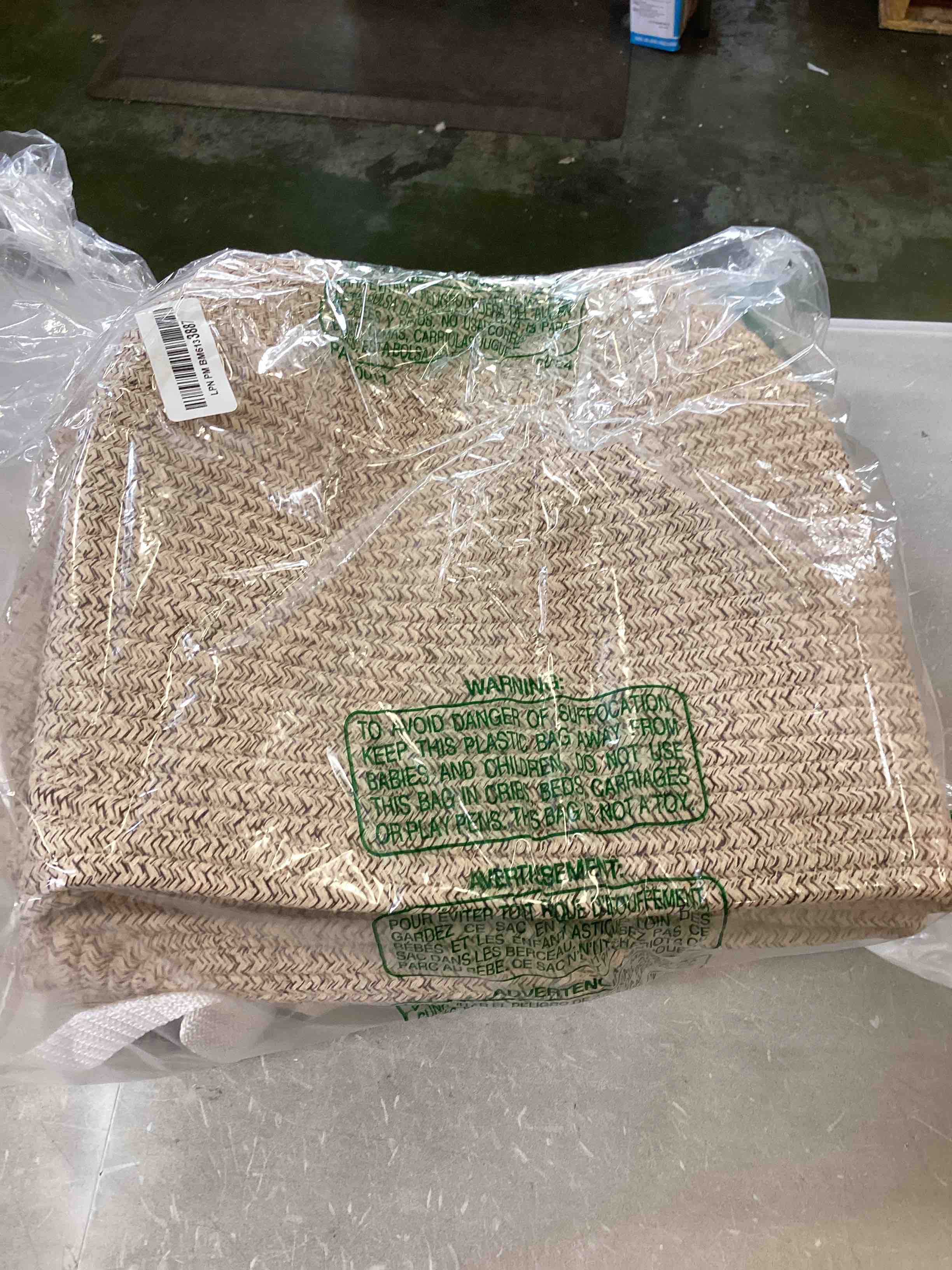 https://s3.amazonaws.com/lotting-images-prod/bidfta/YEL6680350_1721676777797.jpeg
