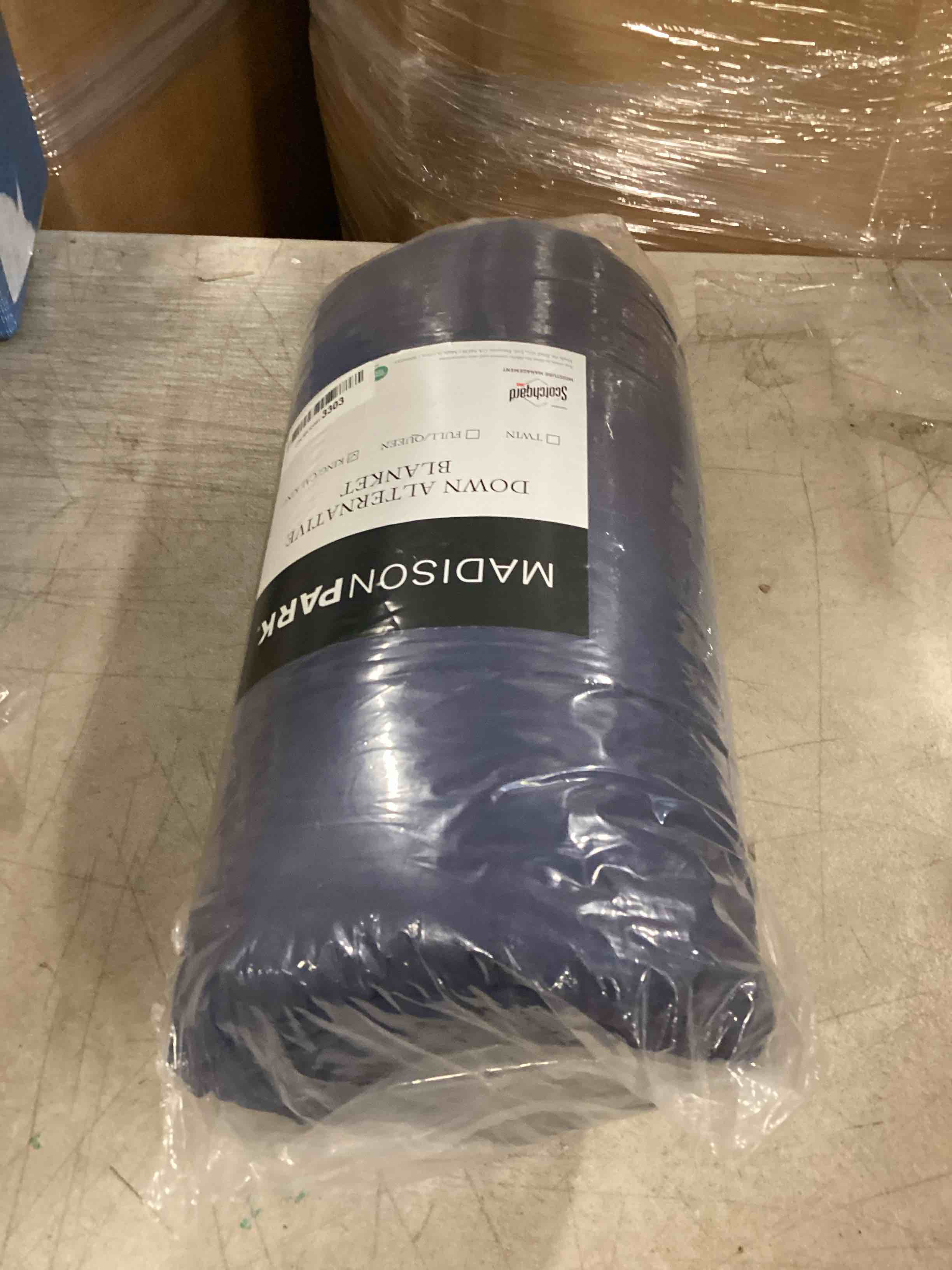 https://s3.amazonaws.com/lotting-images-prod/bidfta/YEL6680557_1721829157028.jpeg