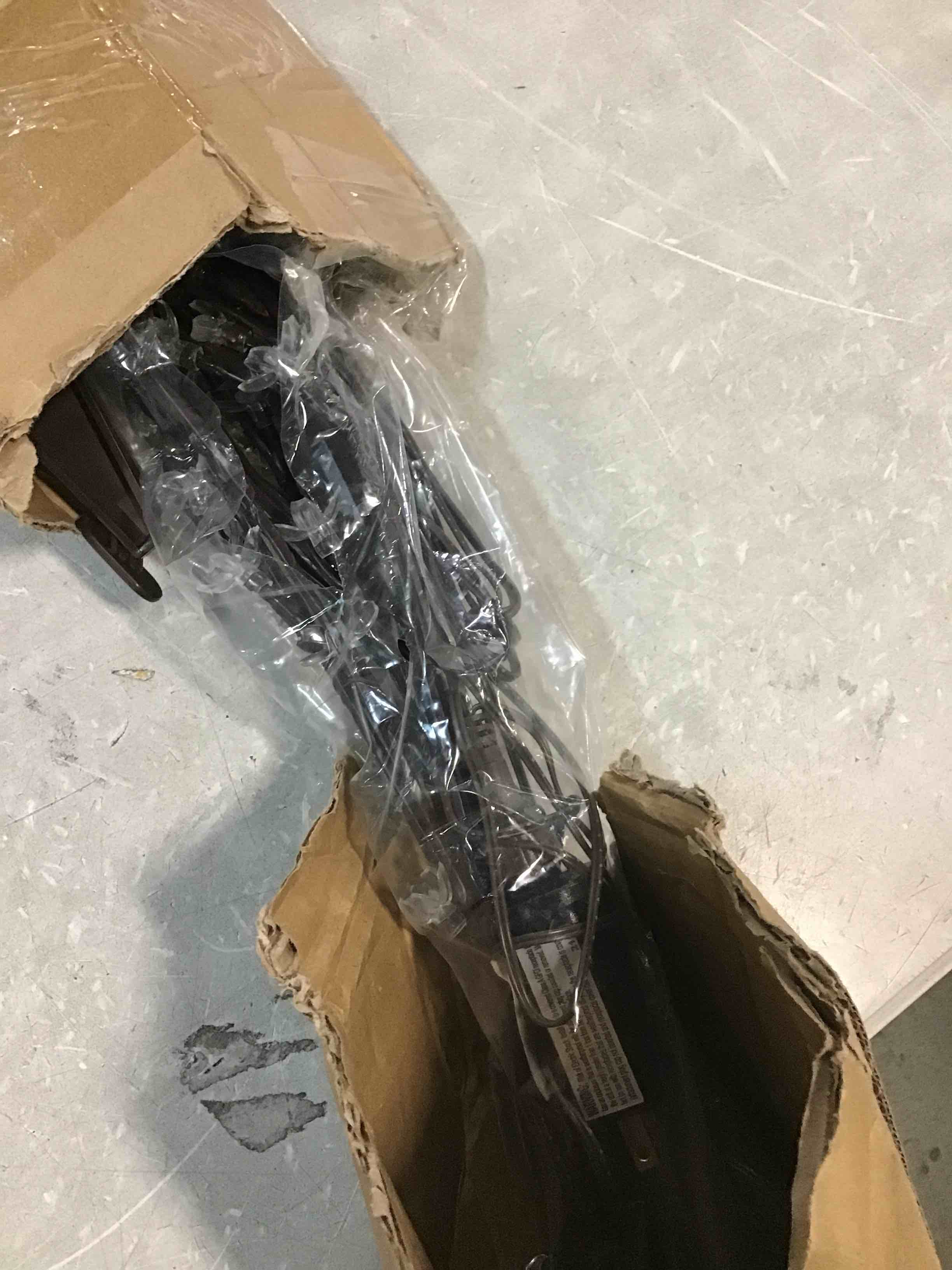 https://s3.amazonaws.com/lotting-images-prod/bidfta/YEL6681874_1721401134405.jpeg