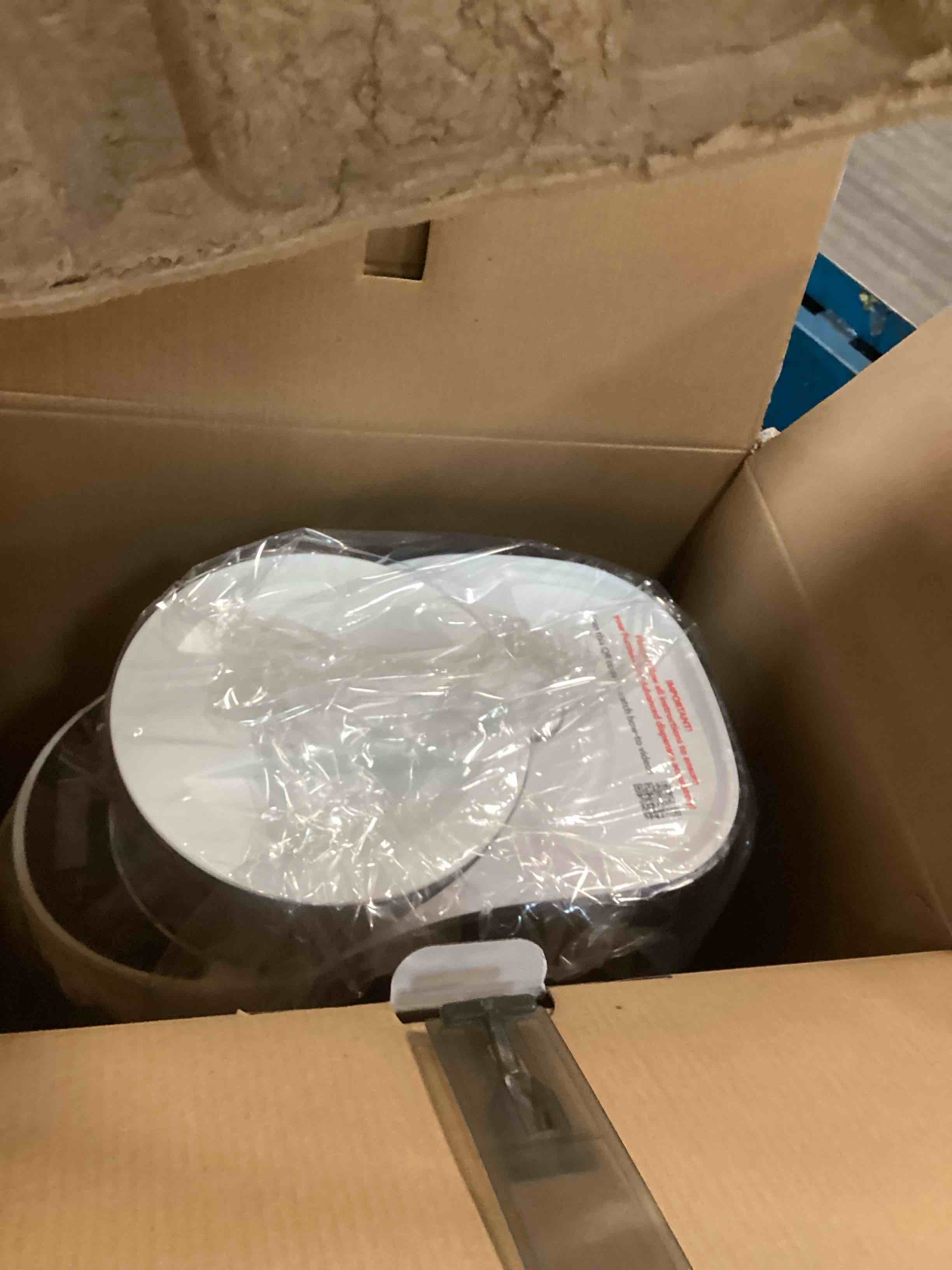 https://s3.amazonaws.com/lotting-images-prod/bidfta/YEL6683731_1722255575930.jpeg