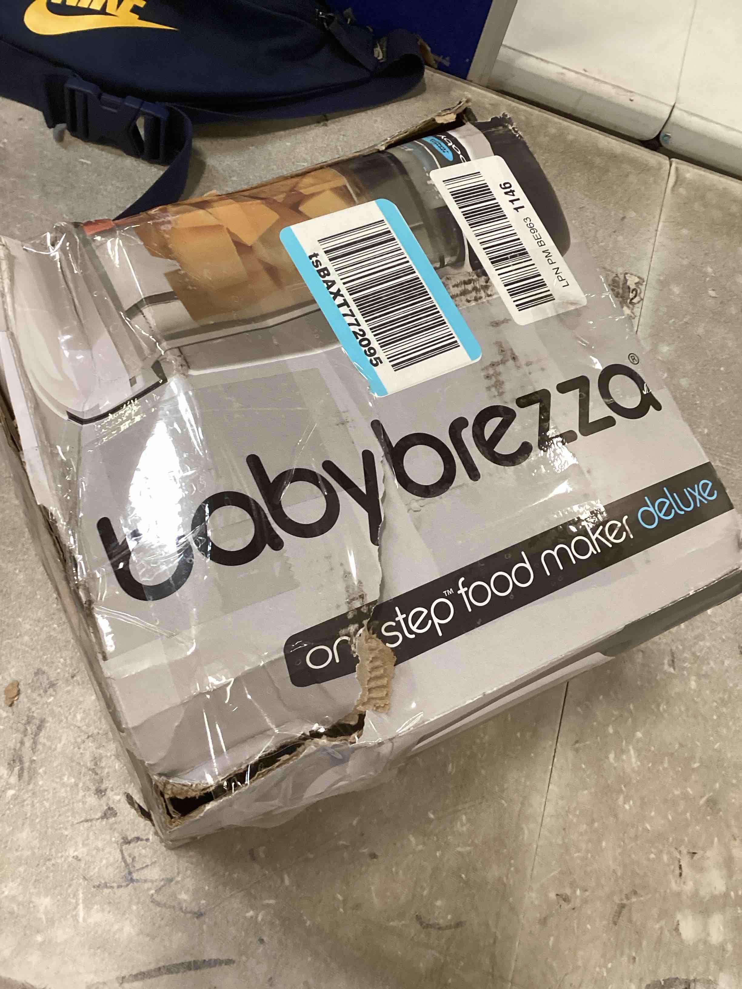 Baby Brezza One Step Baby Food Maker Deluxe Auto shut Off, Dishwasher Safe Cooker and Blender