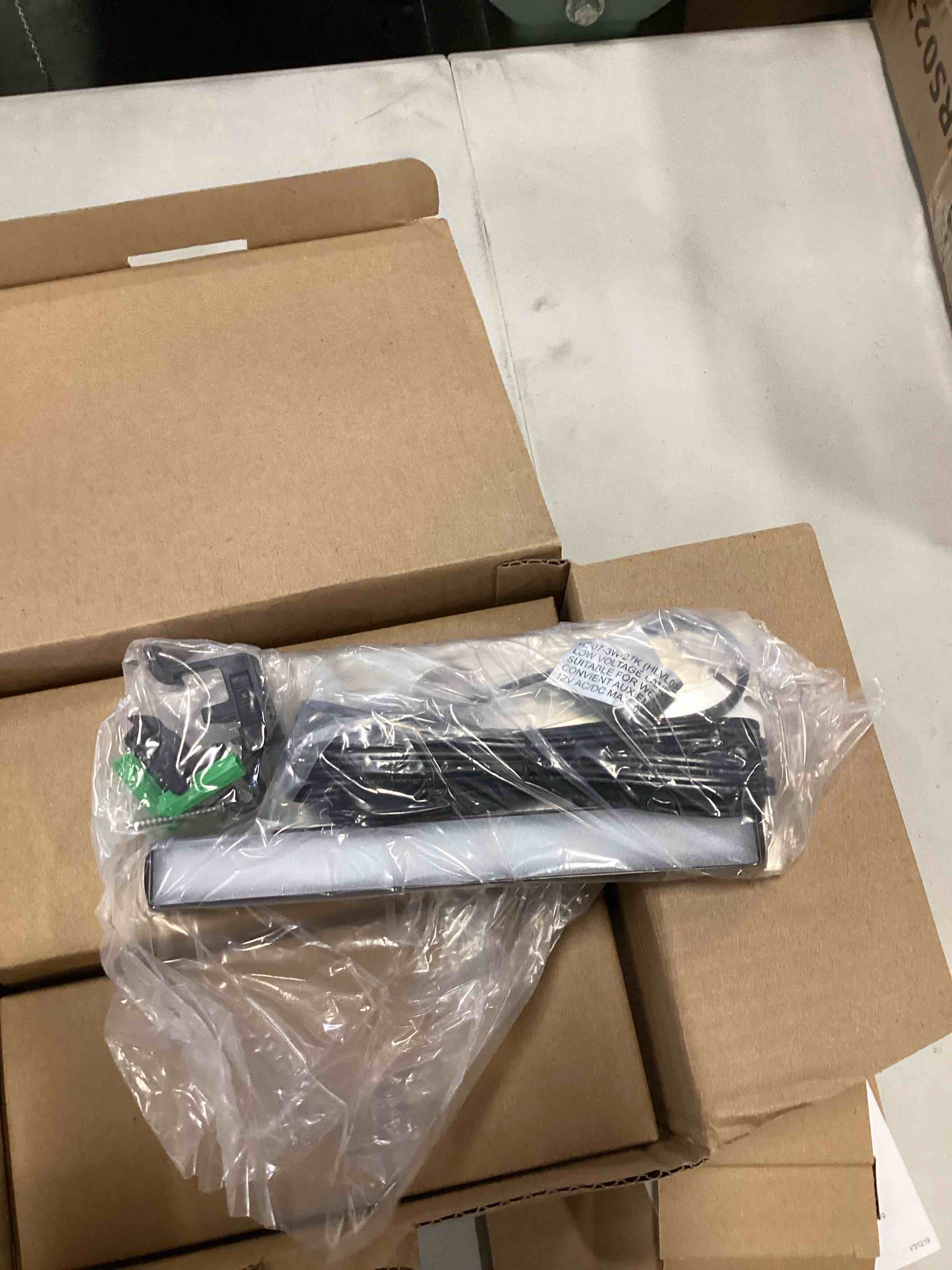 https://s3.amazonaws.com/lotting-images-prod/bidfta/YEL6685985_1720532929441.jpeg