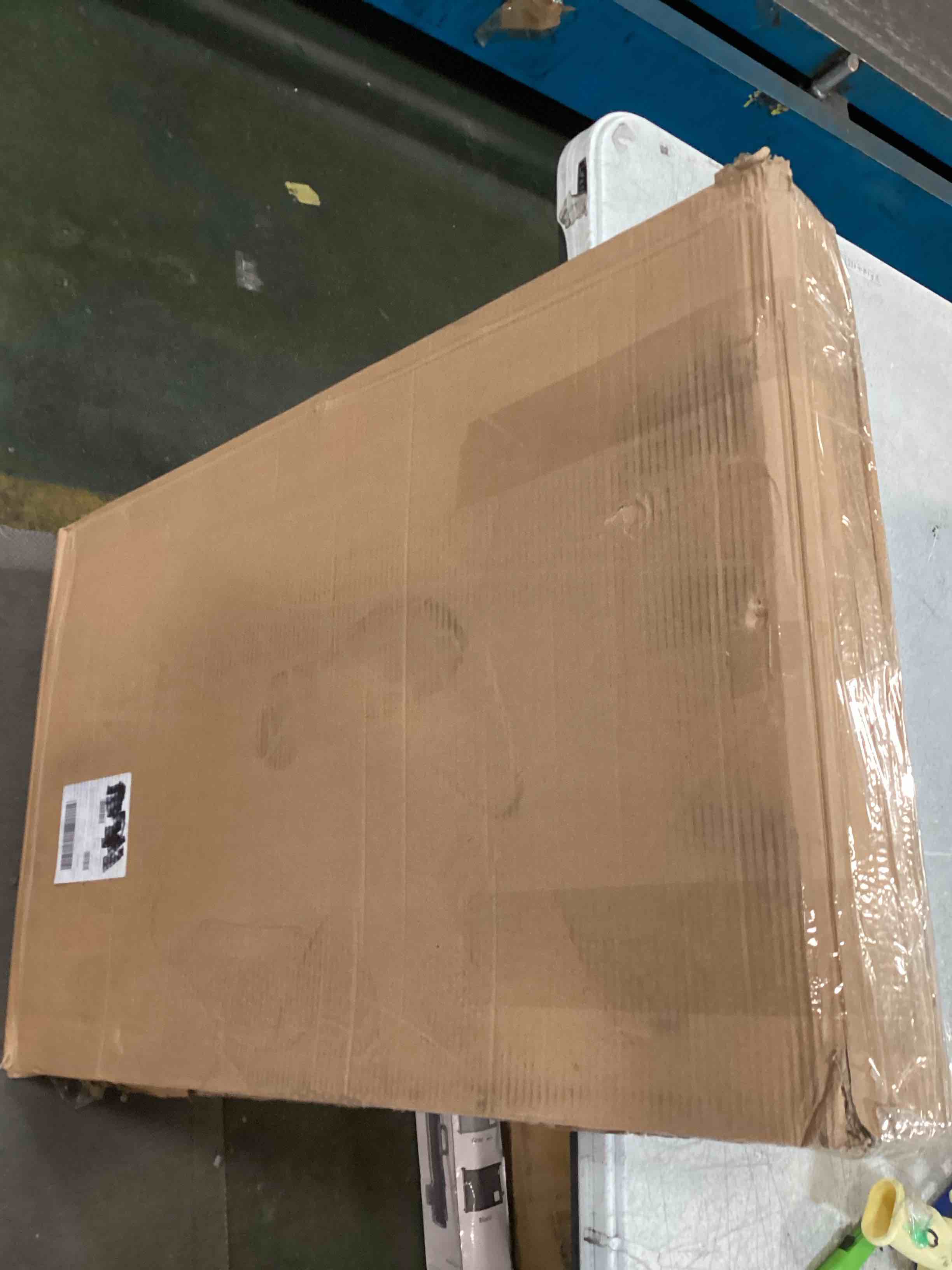 https://s3.amazonaws.com/lotting-images-prod/bidfta/YEL6690170_1721403390566.jpeg