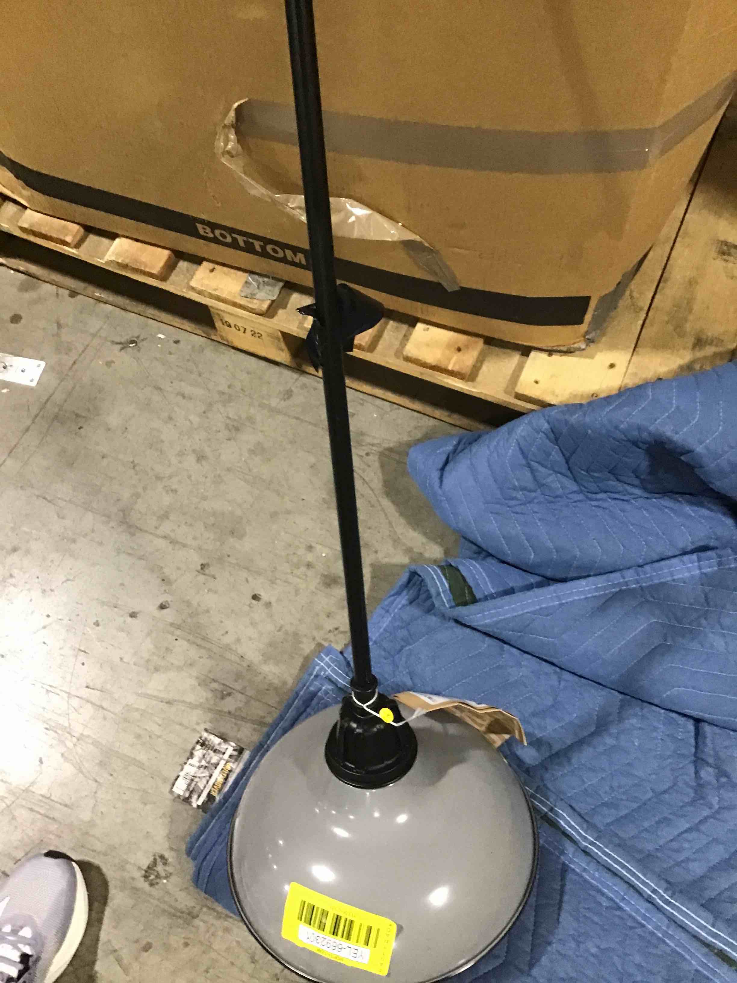 https://s3.amazonaws.com/lotting-images-prod/bidfta/YEL6692301_1722364971597.jpeg