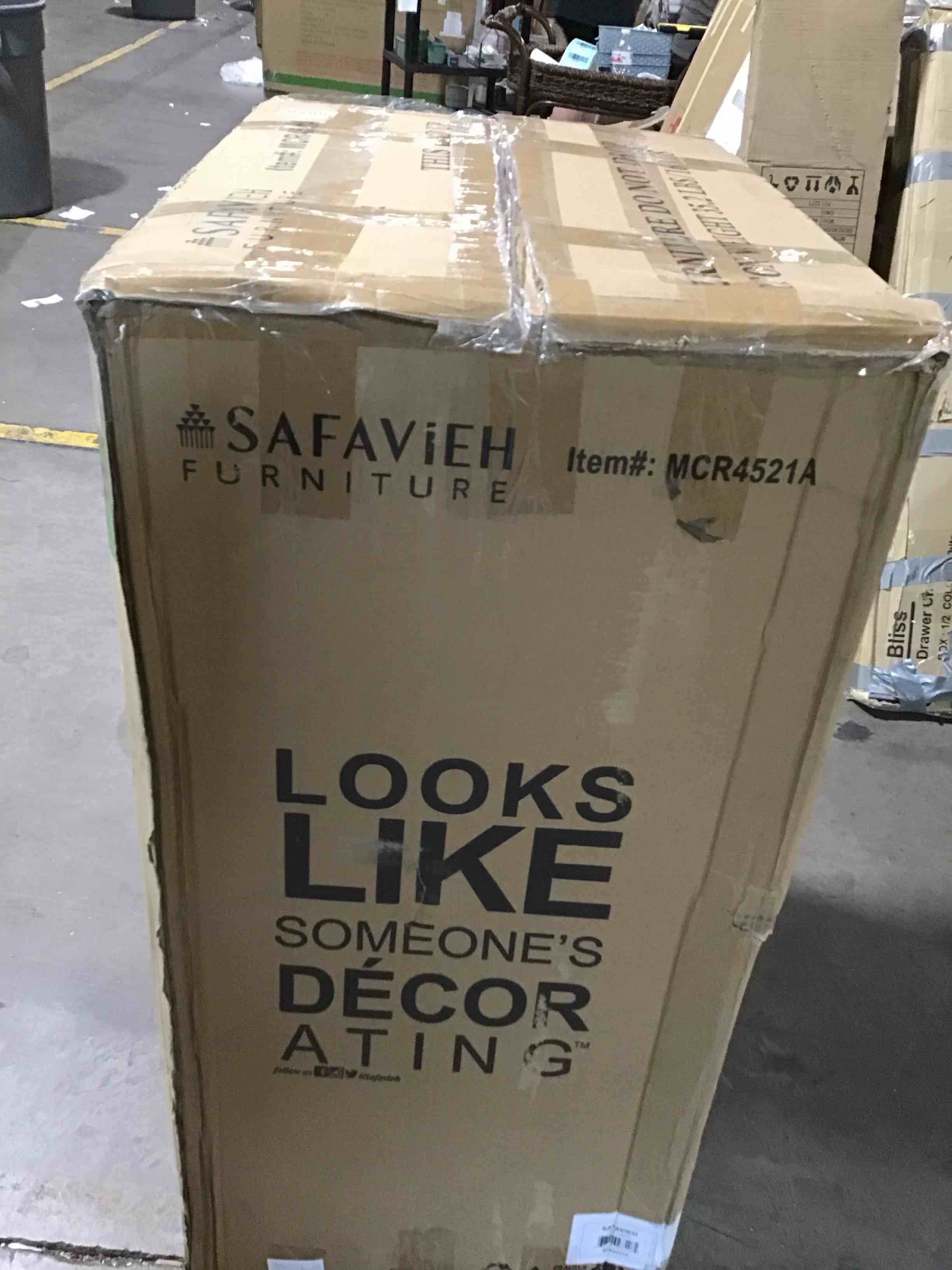 https://s3.amazonaws.com/lotting-images-prod/bidfta/YEL6693013_1723215221000.jpeg