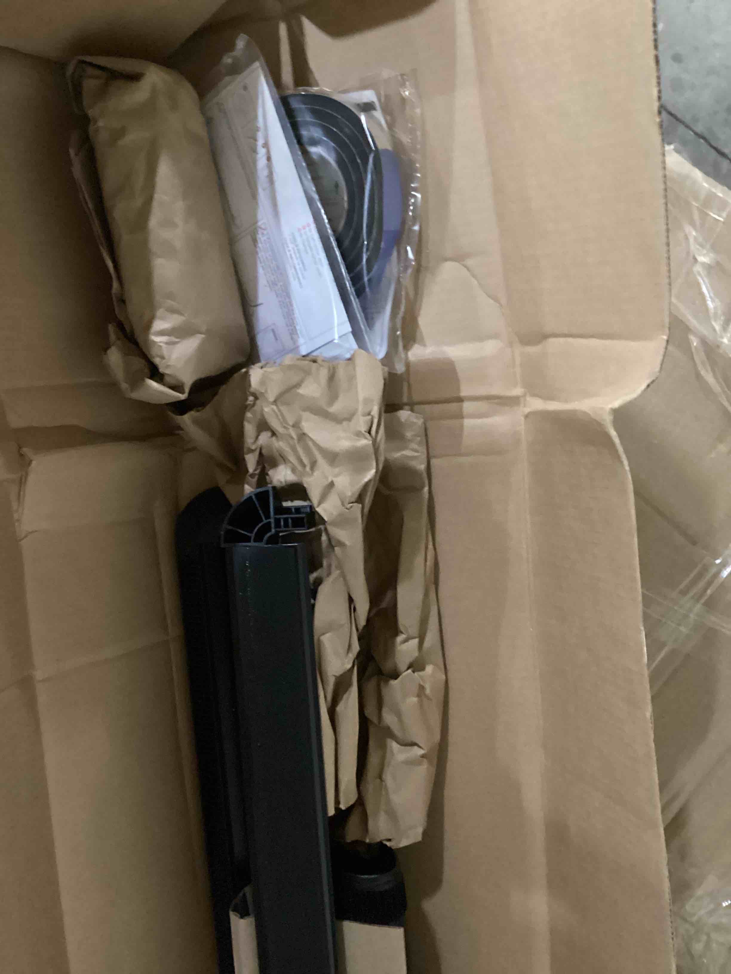 https://s3.amazonaws.com/lotting-images-prod/bidfta/YEL6693964_1722948340373.jpeg