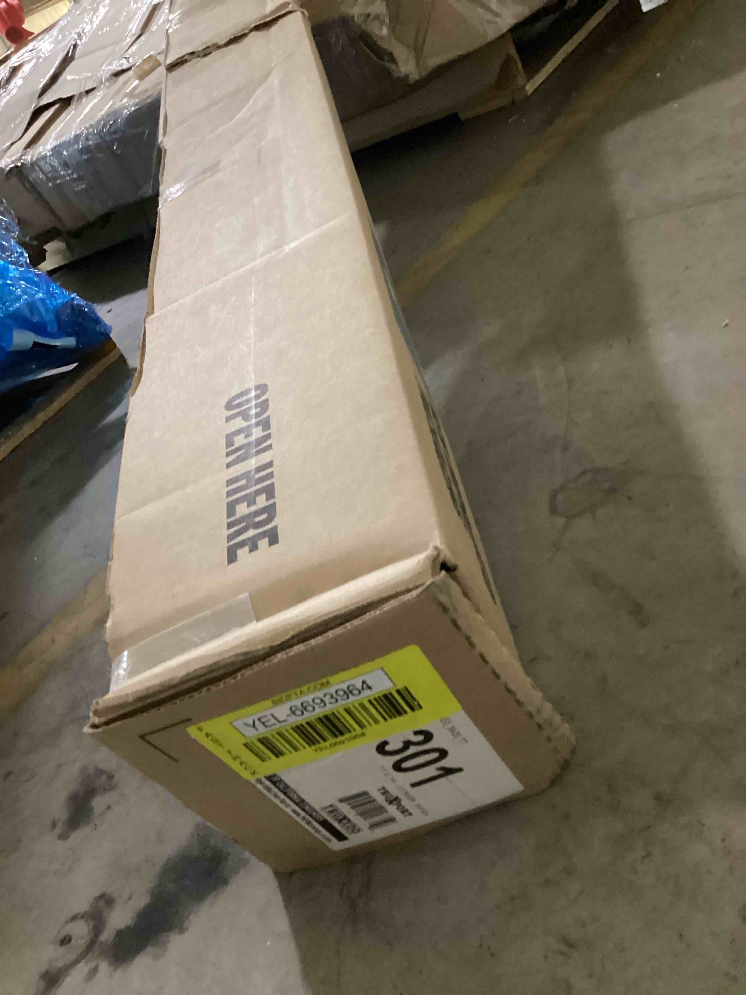 https://s3.amazonaws.com/lotting-images-prod/bidfta/YEL6693964_1722948386865.jpeg