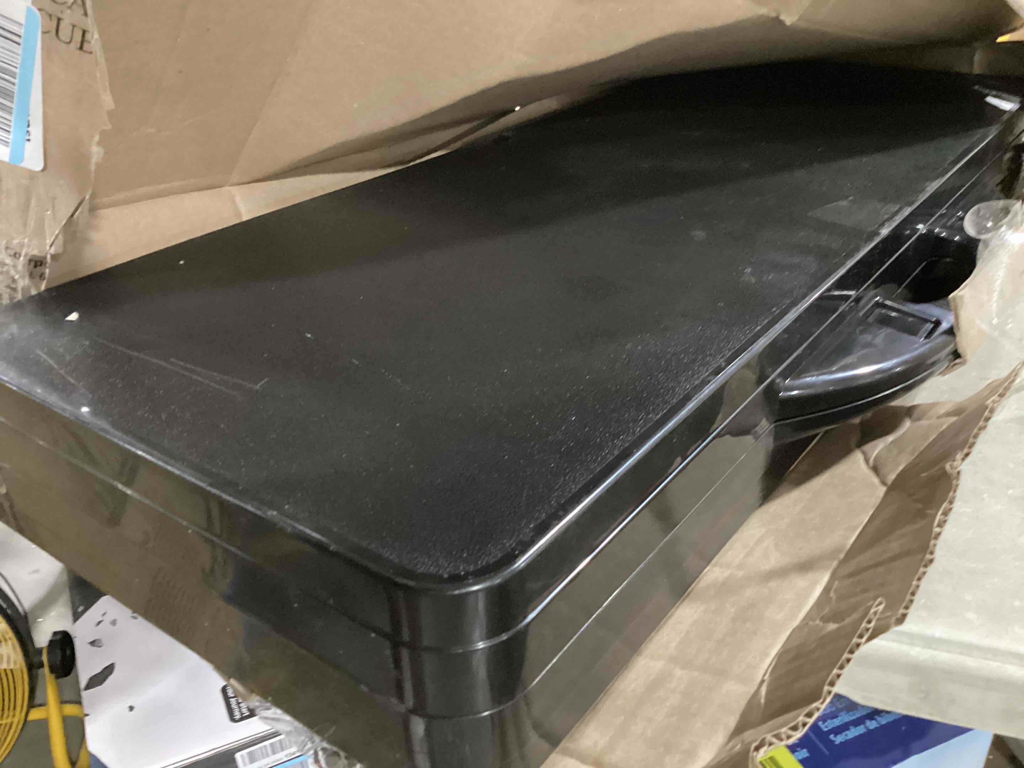 https://s3.amazonaws.com/lotting-images-prod/bidfta/YEL6694145_1723556417460.jpeg