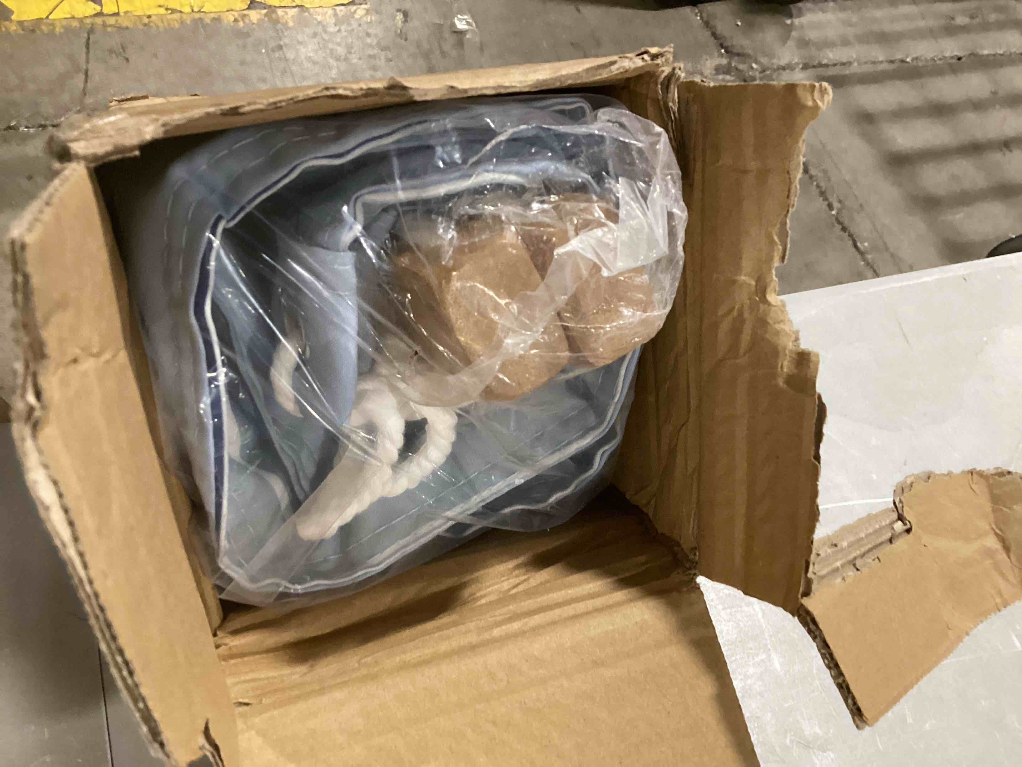 https://s3.amazonaws.com/lotting-images-prod/bidfta/YEL6697256_1722537434132.jpeg
