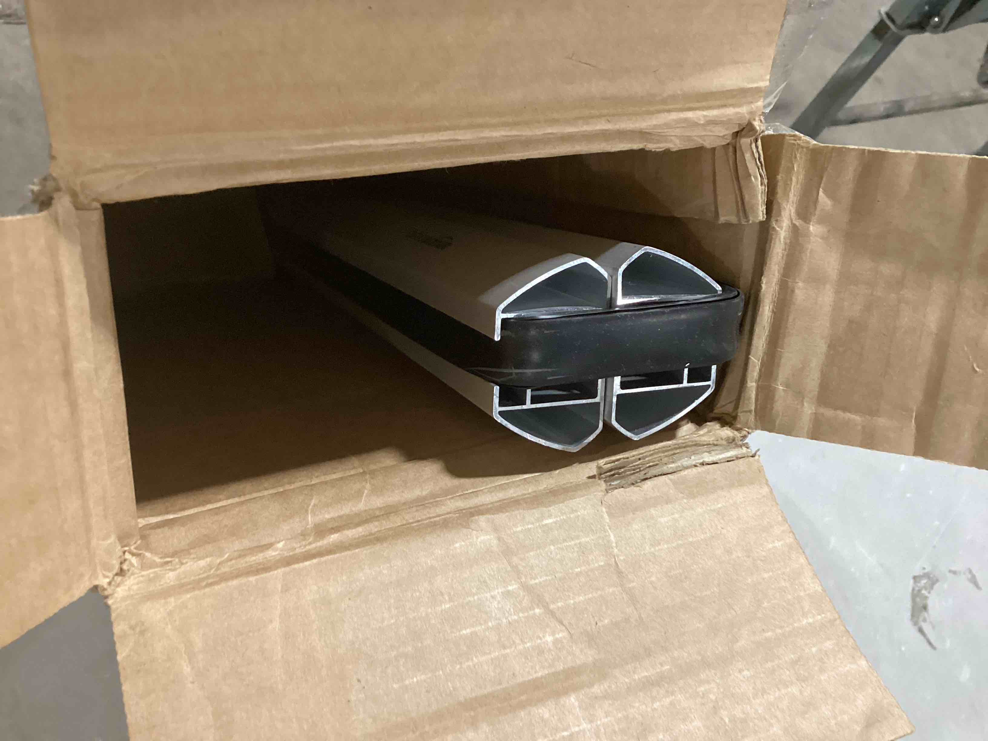 https://s3.amazonaws.com/lotting-images-prod/bidfta/YEL6697326_1722602297645.jpeg