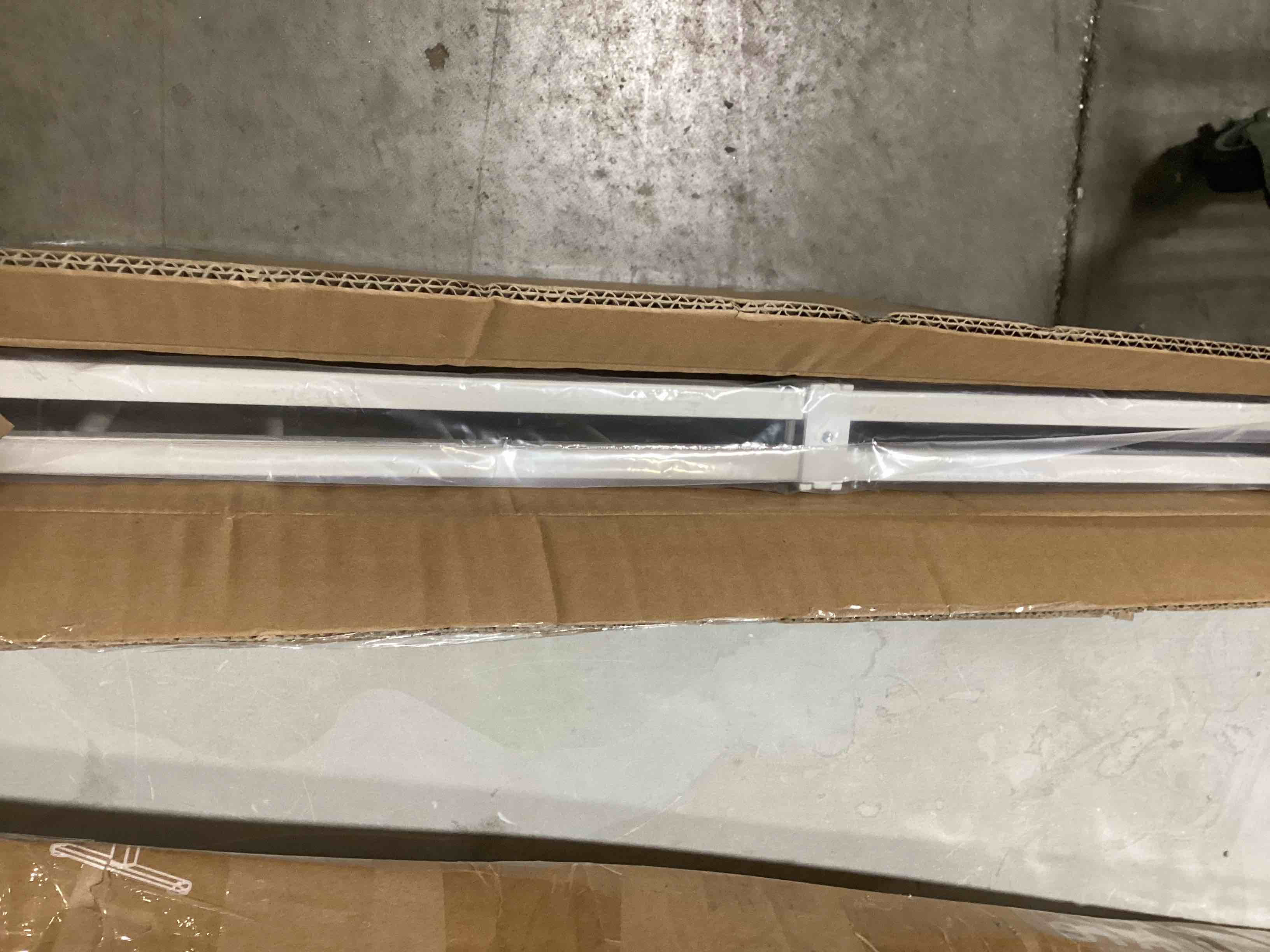 https://s3.amazonaws.com/lotting-images-prod/bidfta/YEL6697338_1722603608290.jpeg