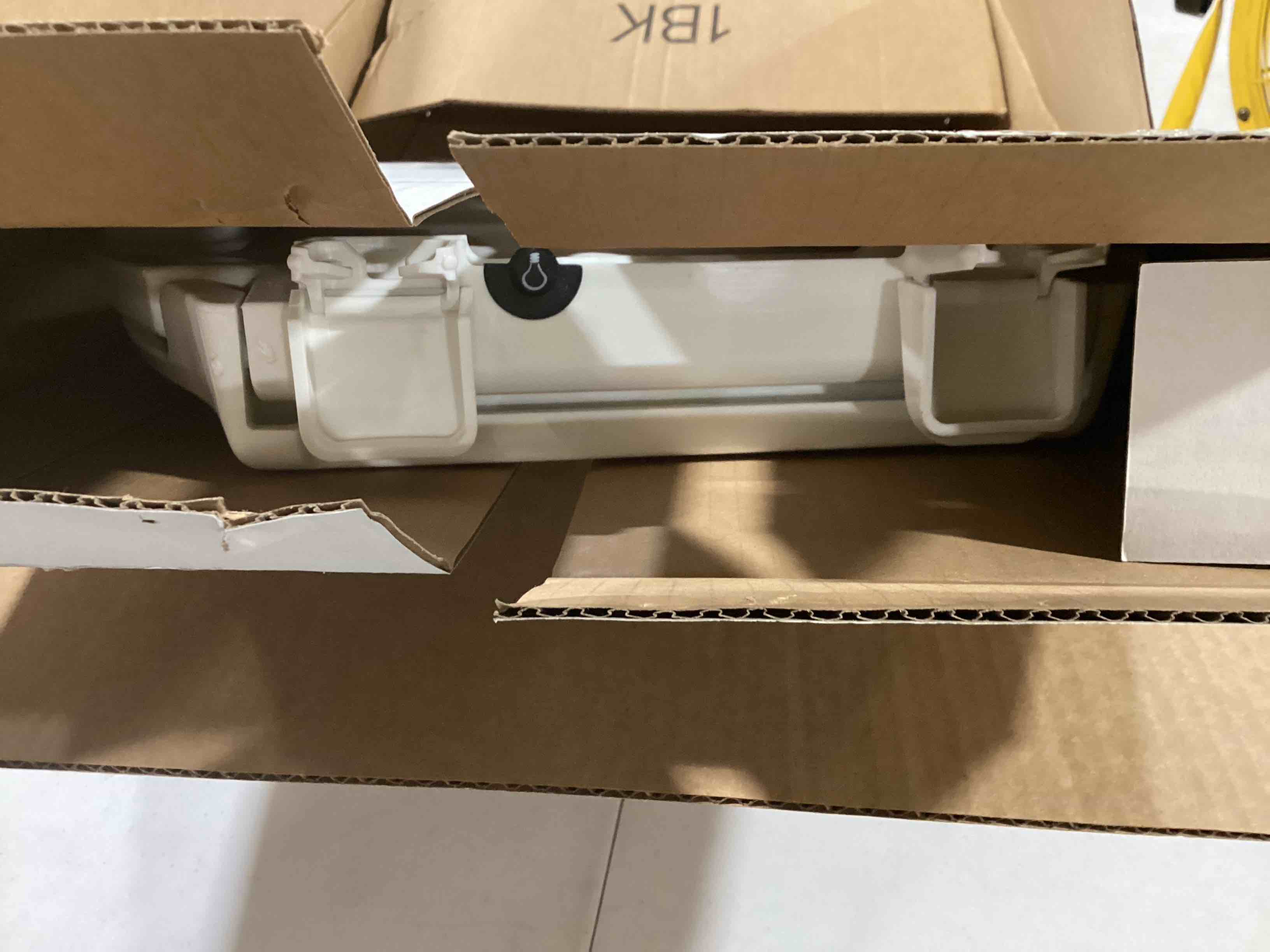 https://s3.amazonaws.com/lotting-images-prod/bidfta/YEL6697845_1723042707895.jpeg