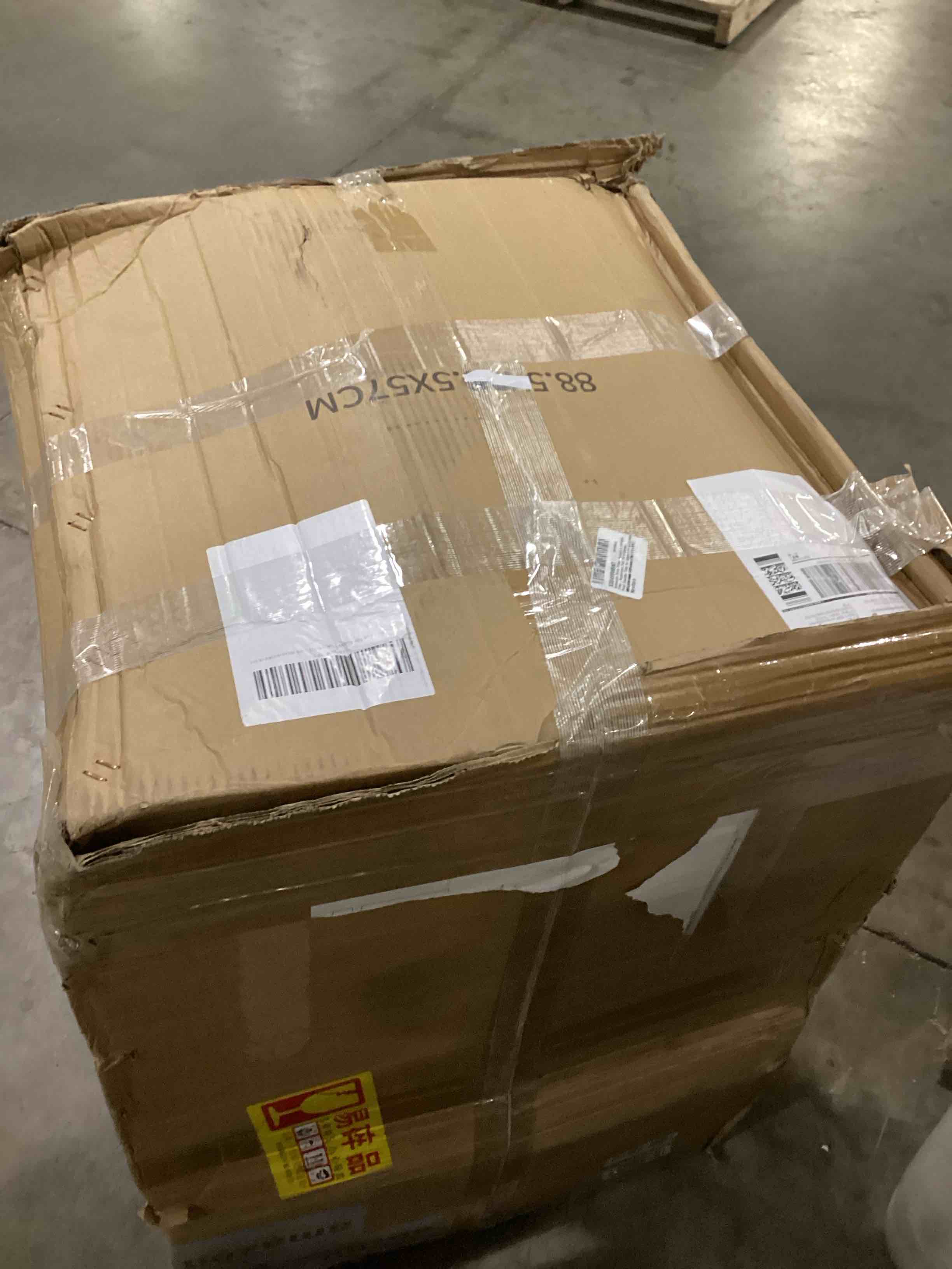 https://s3.amazonaws.com/lotting-images-prod/bidfta/YEL6704792_1731439732881.jpeg