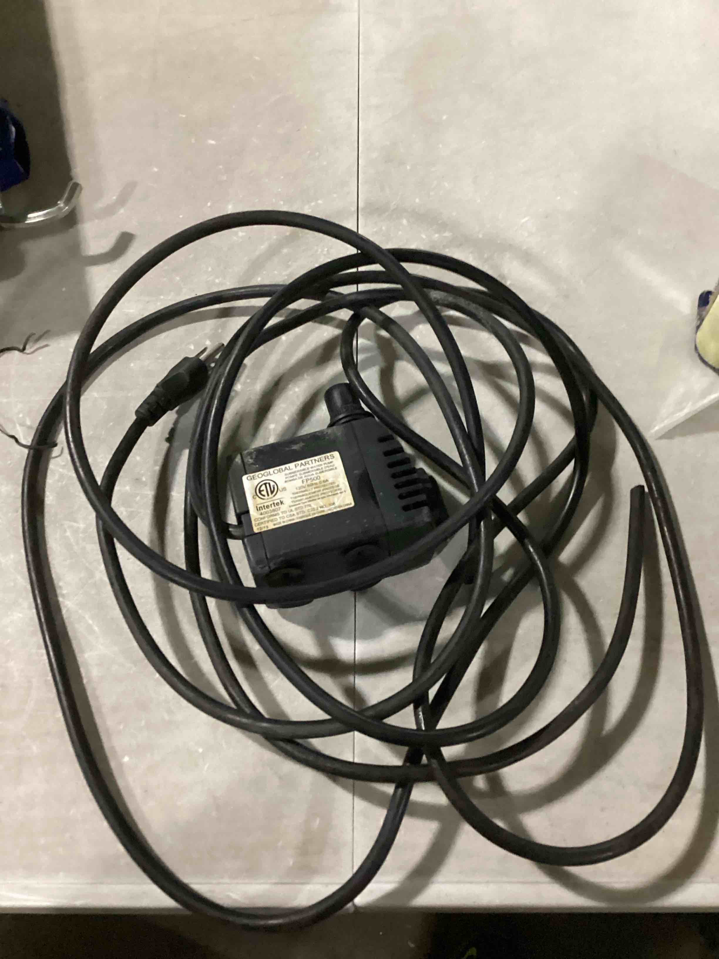 https://s3.amazonaws.com/lotting-images-prod/bidfta/YEL6704861_1731504419004.jpeg