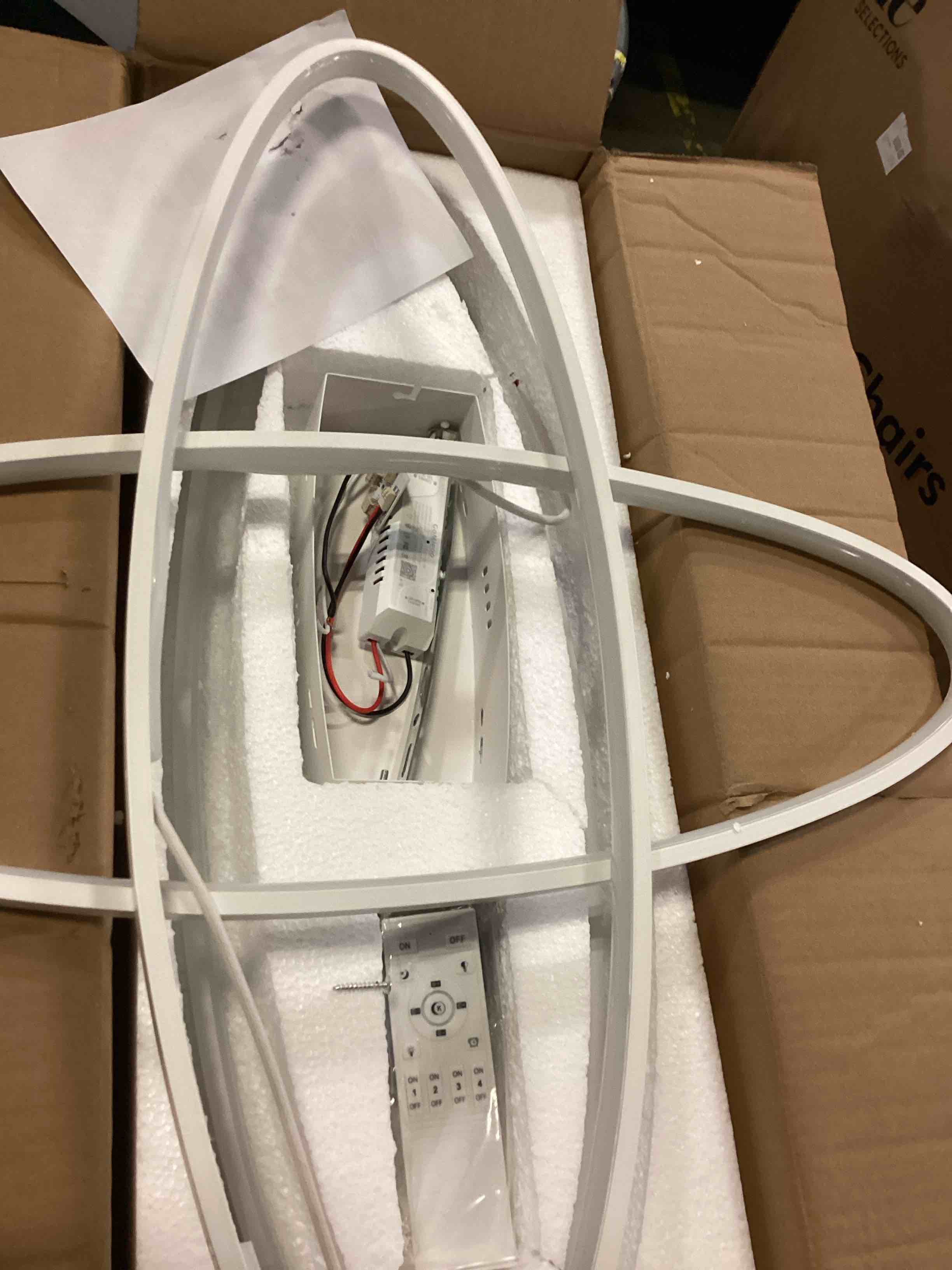 https://s3.amazonaws.com/lotting-images-prod/bidfta/YEL6705815_1730924004328.jpeg