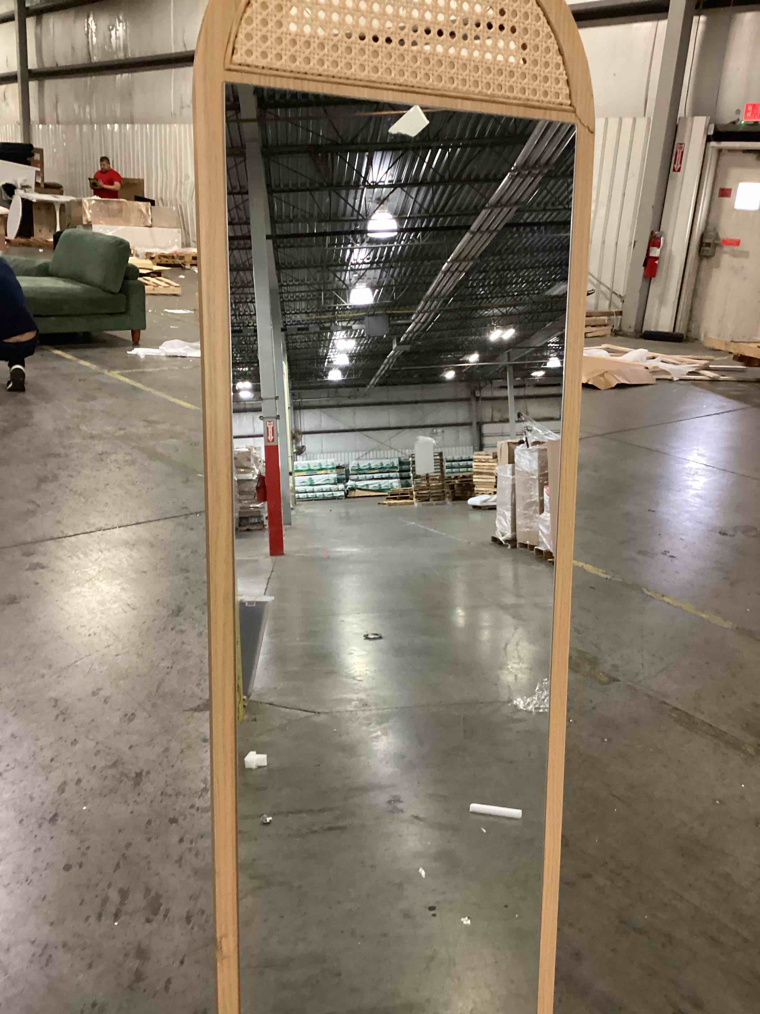 https://s3.amazonaws.com/lotting-images-prod/bidfta/YEL6706361_1731523986758.jpeg