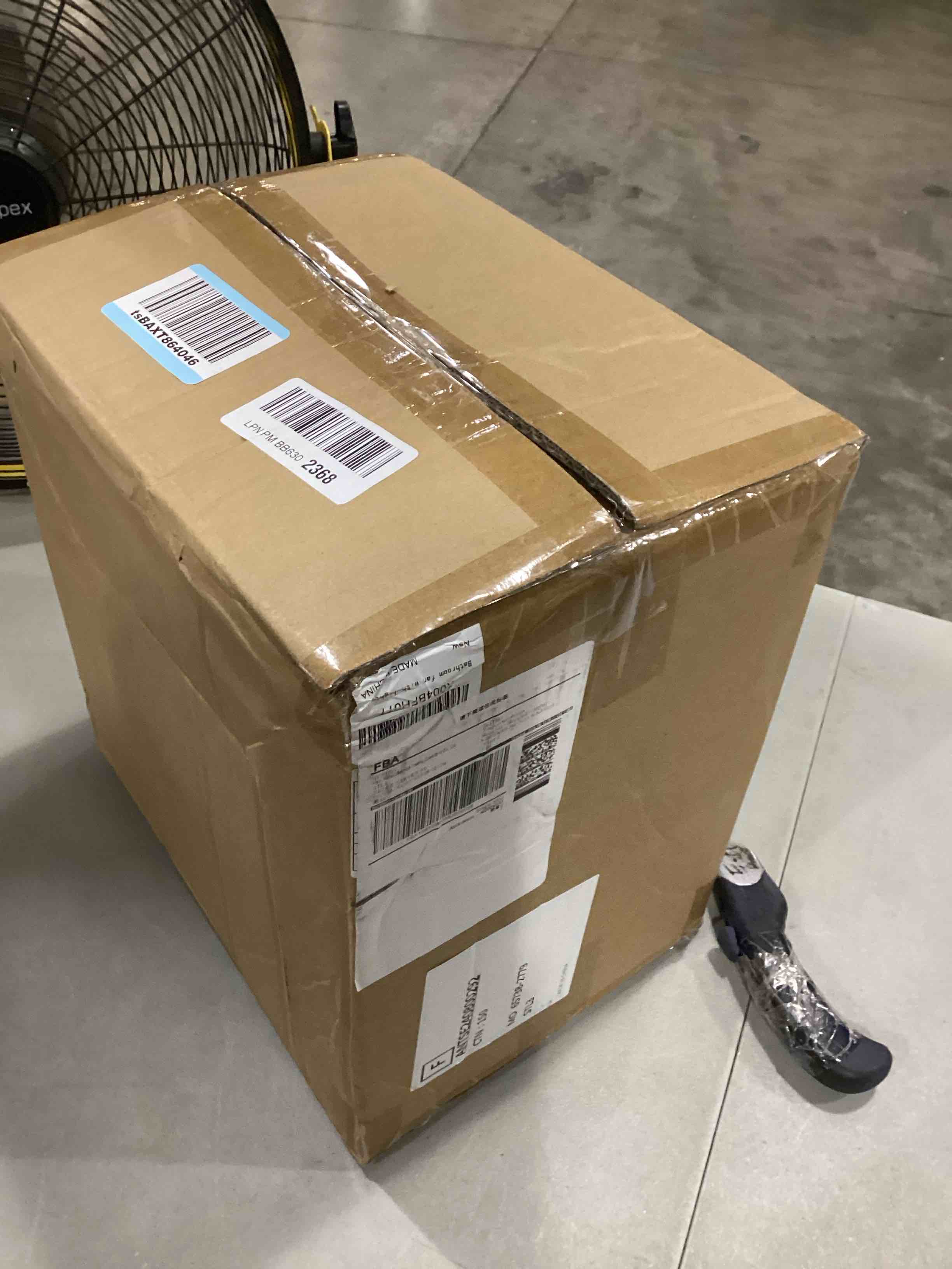 https://s3.amazonaws.com/lotting-images-prod/bidfta/YEL6707172_1731330308172.jpeg