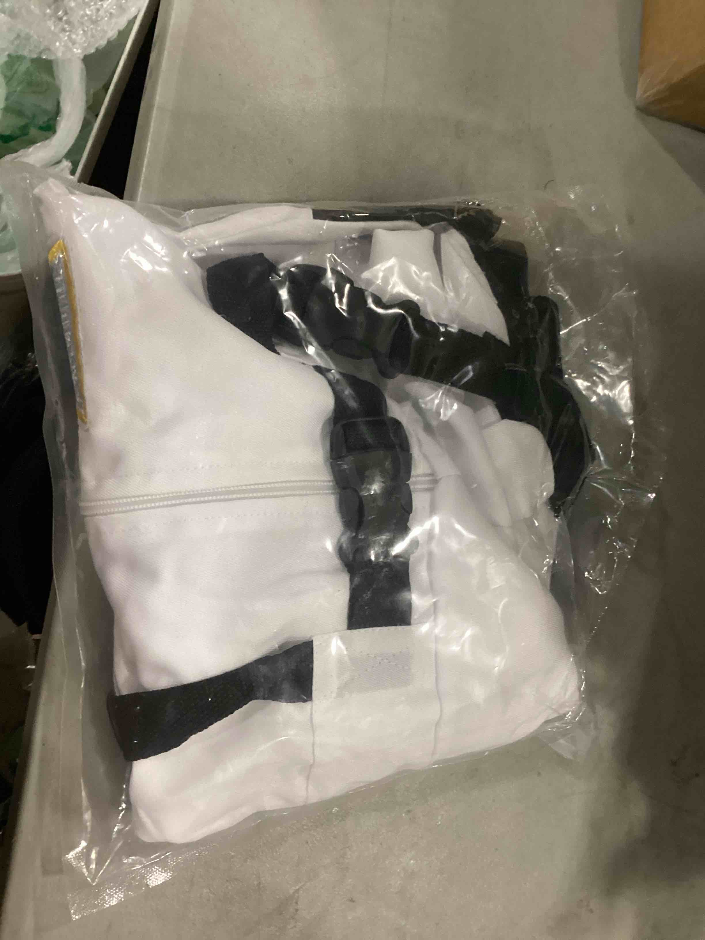 https://s3.amazonaws.com/lotting-images-prod/bidfta/YEL6708001_1731696352437.jpeg