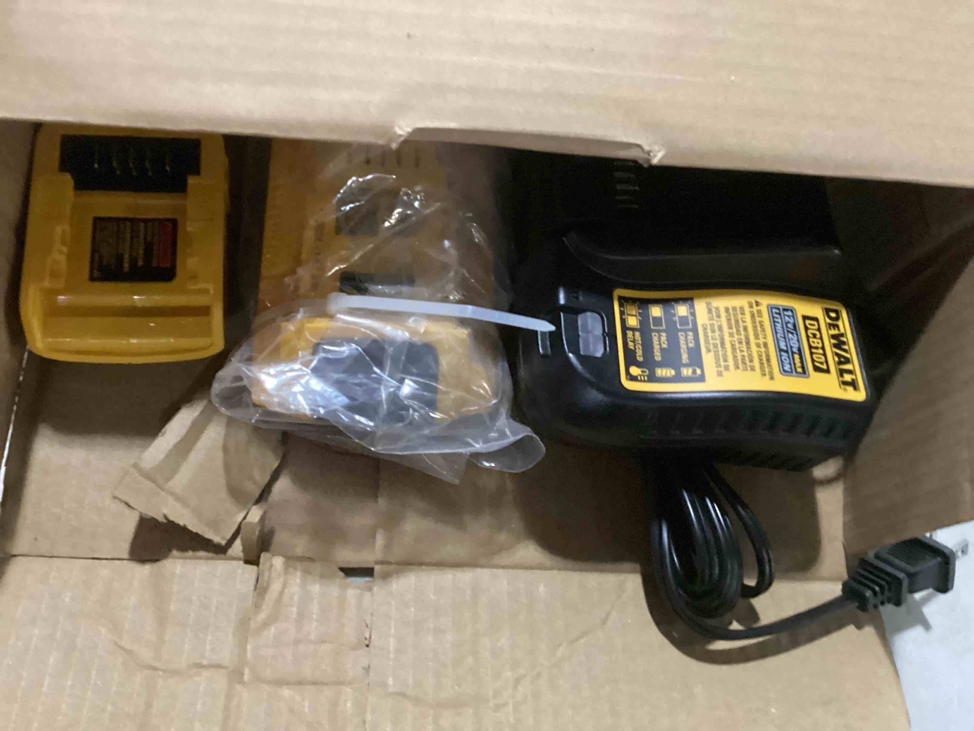 https://s3.amazonaws.com/lotting-images-prod/bidfta/YEL6709042_1729790555227.jpeg