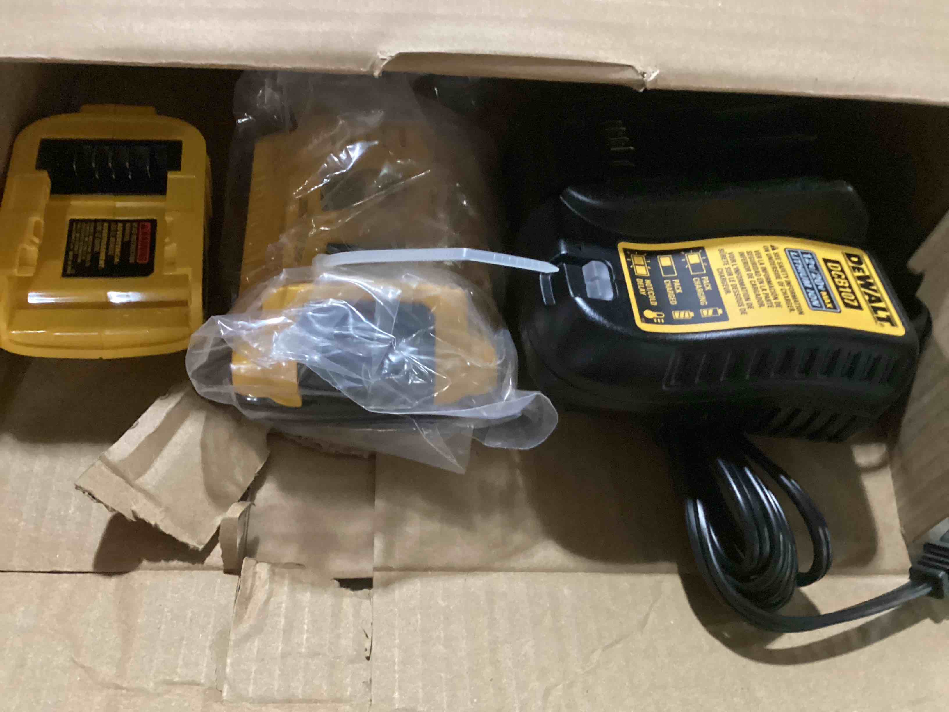 https://s3.amazonaws.com/lotting-images-prod/bidfta/YEL6709042_1729790557107.jpeg