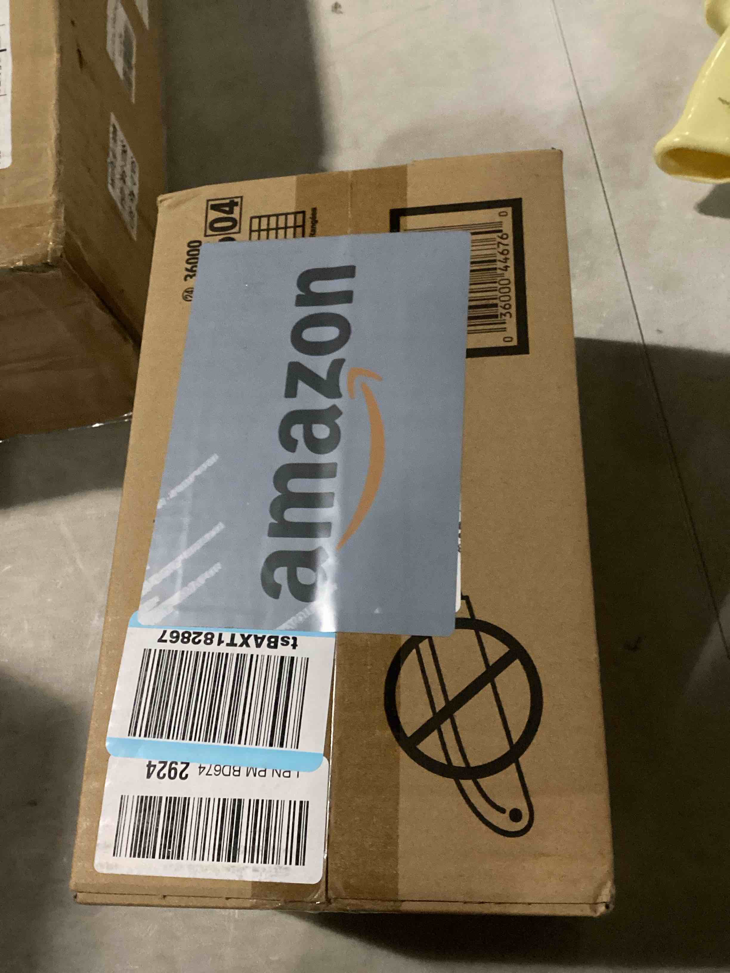 https://s3.amazonaws.com/lotting-images-prod/bidfta/YEL6709306_1730119934904.jpeg
