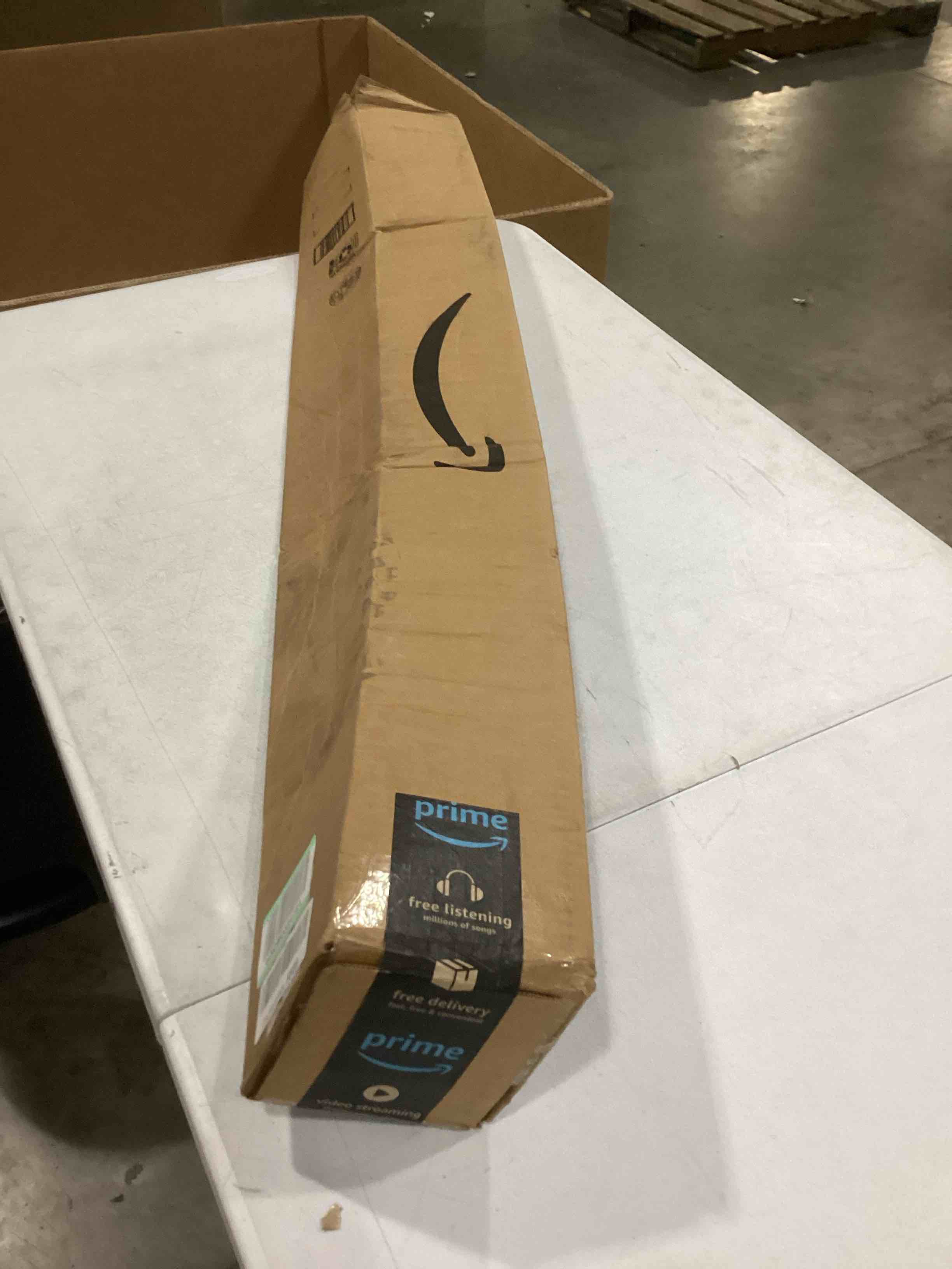 https://s3.amazonaws.com/lotting-images-prod/bidfta/YEL6710207_1730116472246.jpeg