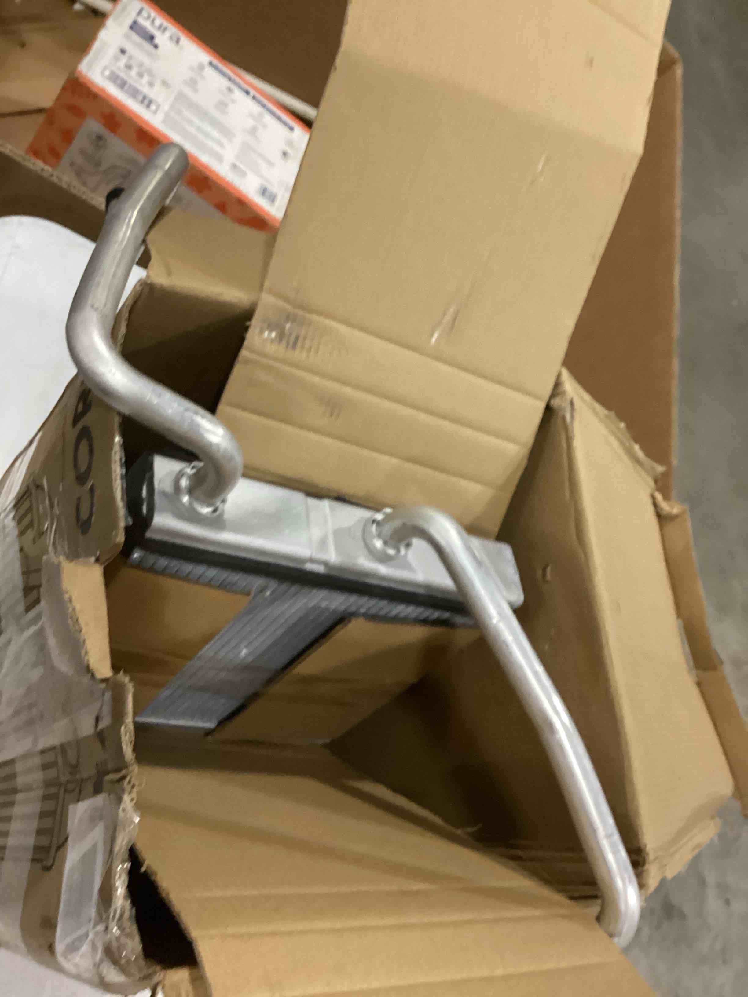 https://s3.amazonaws.com/lotting-images-prod/bidfta/YEL6710320_1730139618615.jpeg