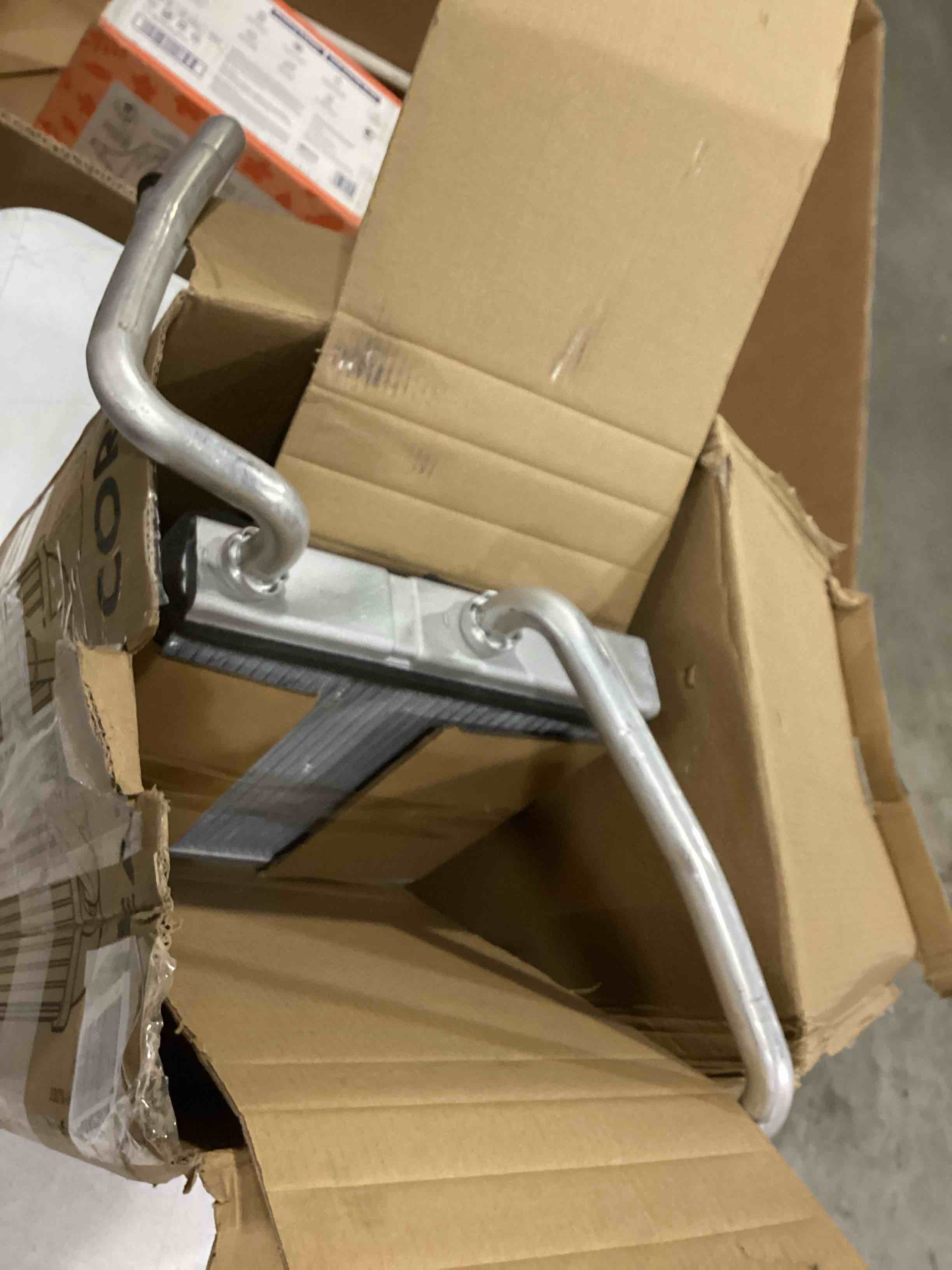 https://s3.amazonaws.com/lotting-images-prod/bidfta/YEL6710320_1730139619544.jpeg