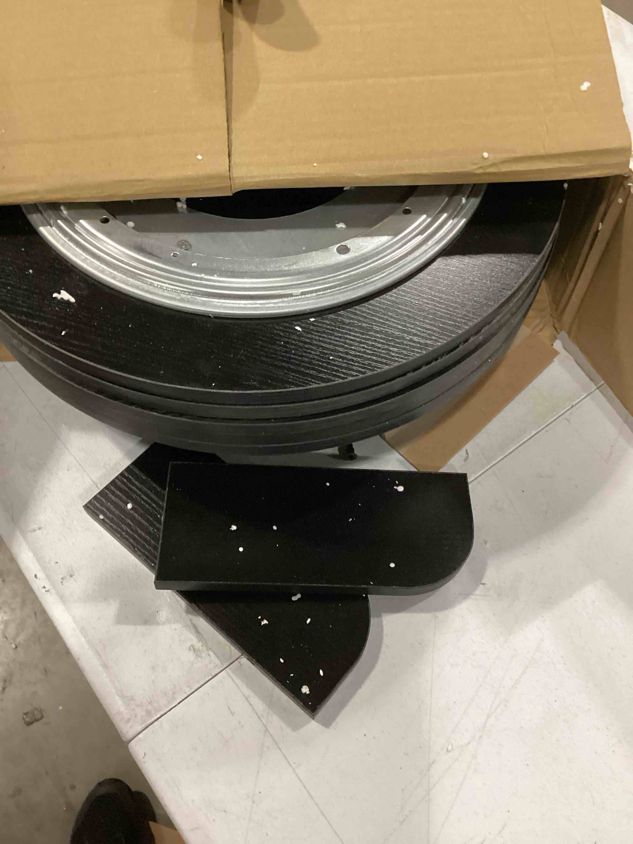 https://s3.amazonaws.com/lotting-images-prod/bidfta/YEL6710575_1730393709038.jpeg