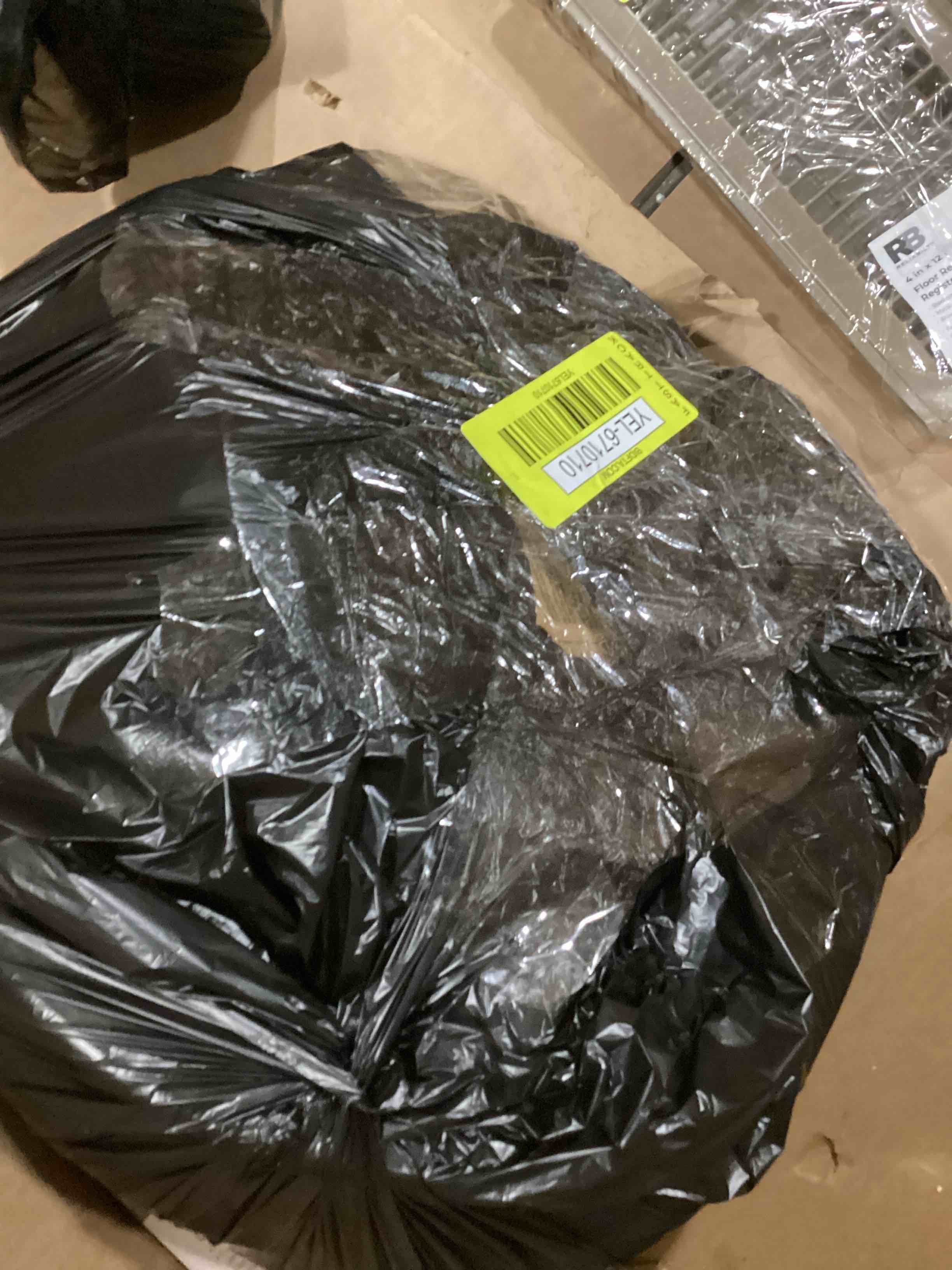 https://s3.amazonaws.com/lotting-images-prod/bidfta/YEL6710710_1730480038005.jpeg