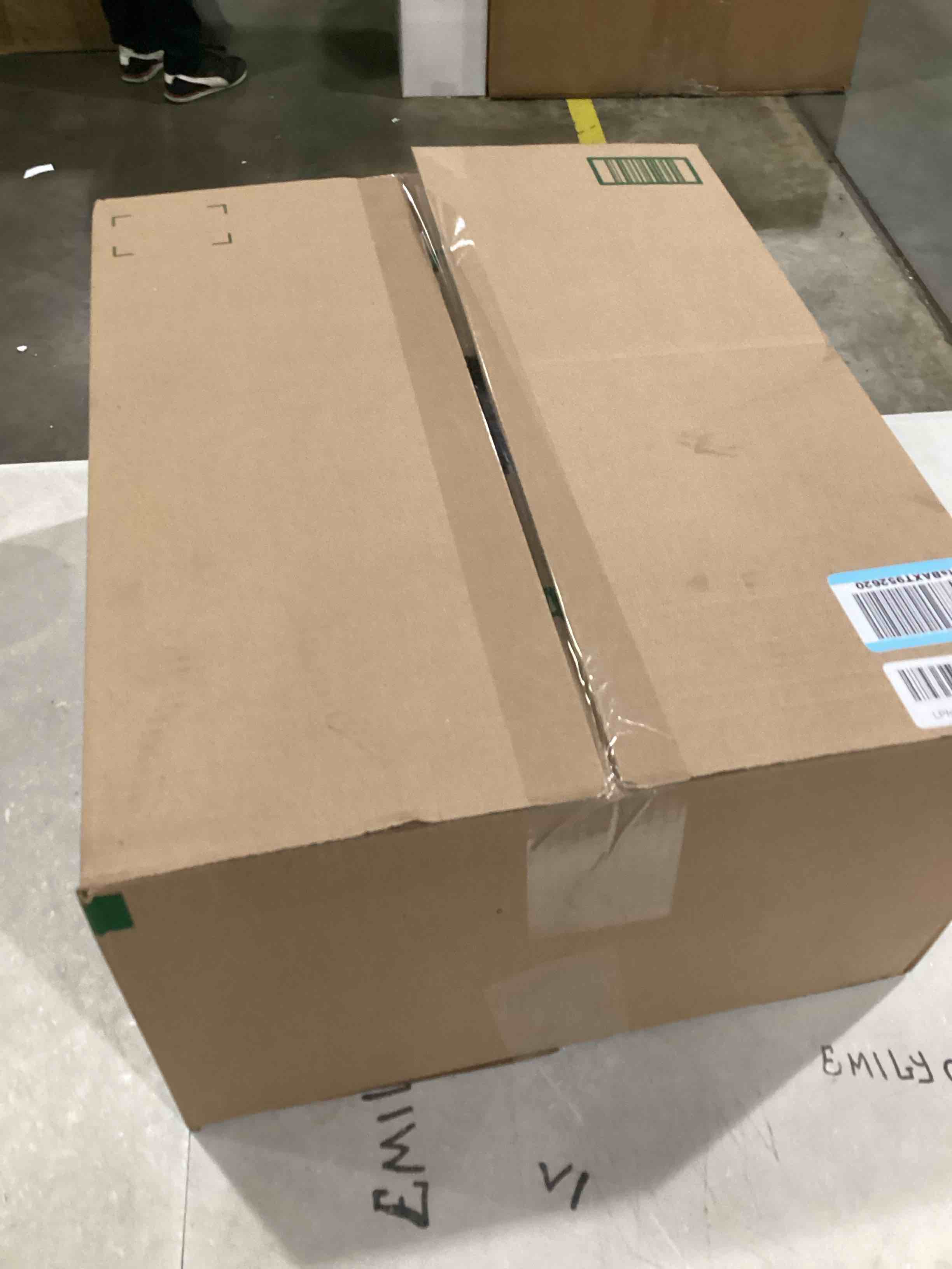 https://s3.amazonaws.com/lotting-images-prod/bidfta/YEL6711706_1730459879077.jpeg