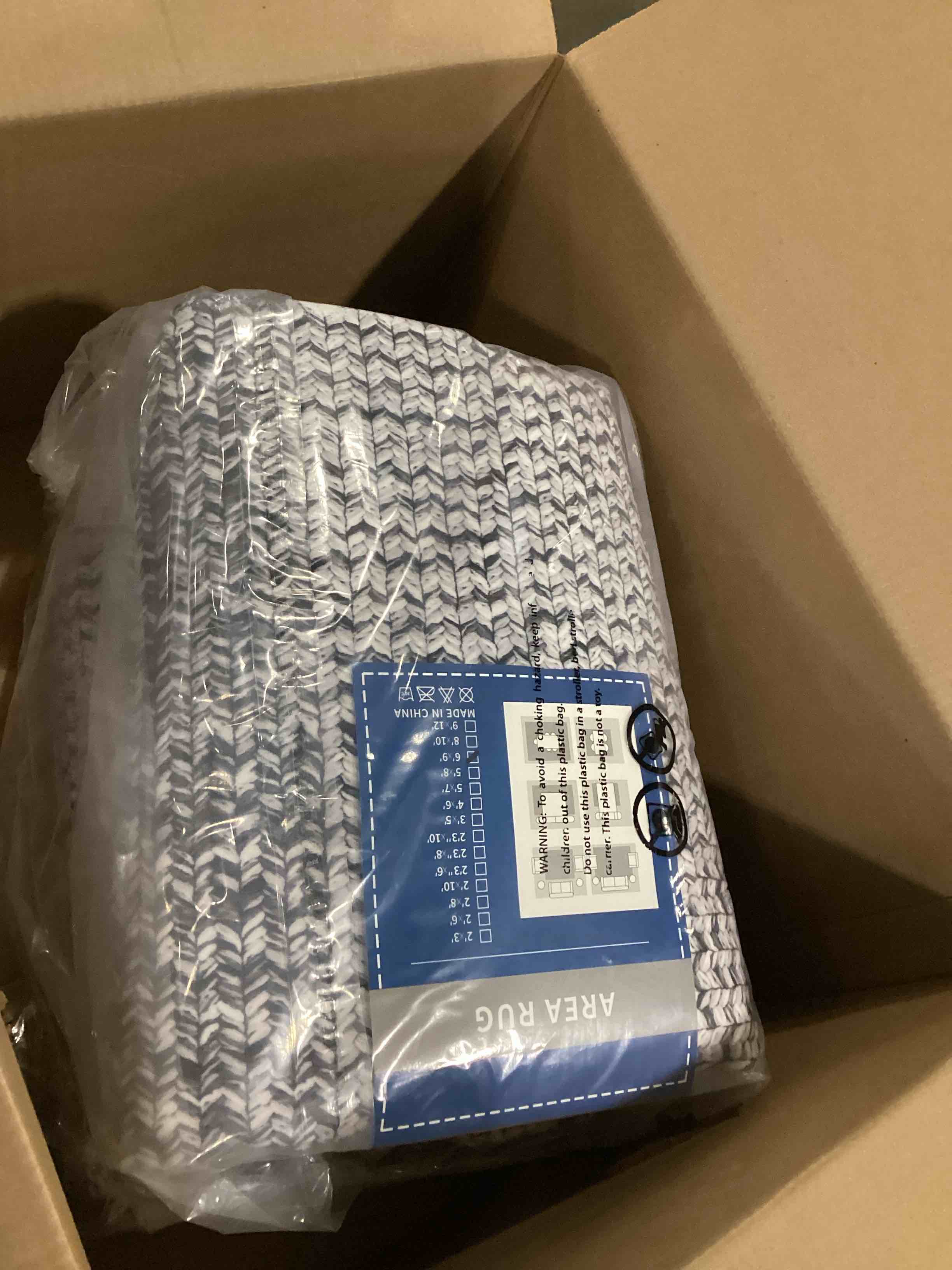 https://s3.amazonaws.com/lotting-images-prod/bidfta/YEL6711706_1730459939458.jpeg