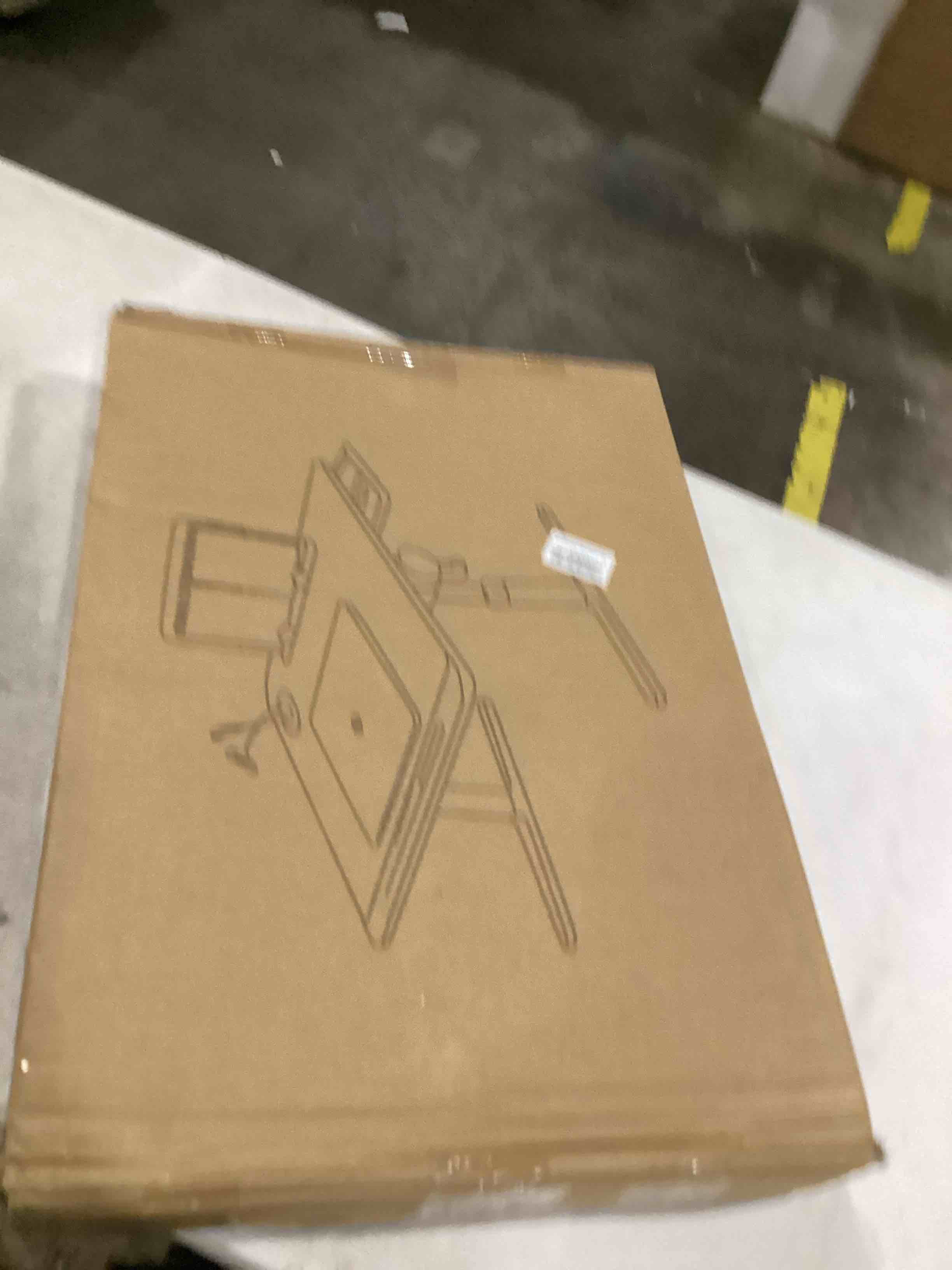 https://s3.amazonaws.com/lotting-images-prod/bidfta/YEL6711760_1730460230399.jpeg