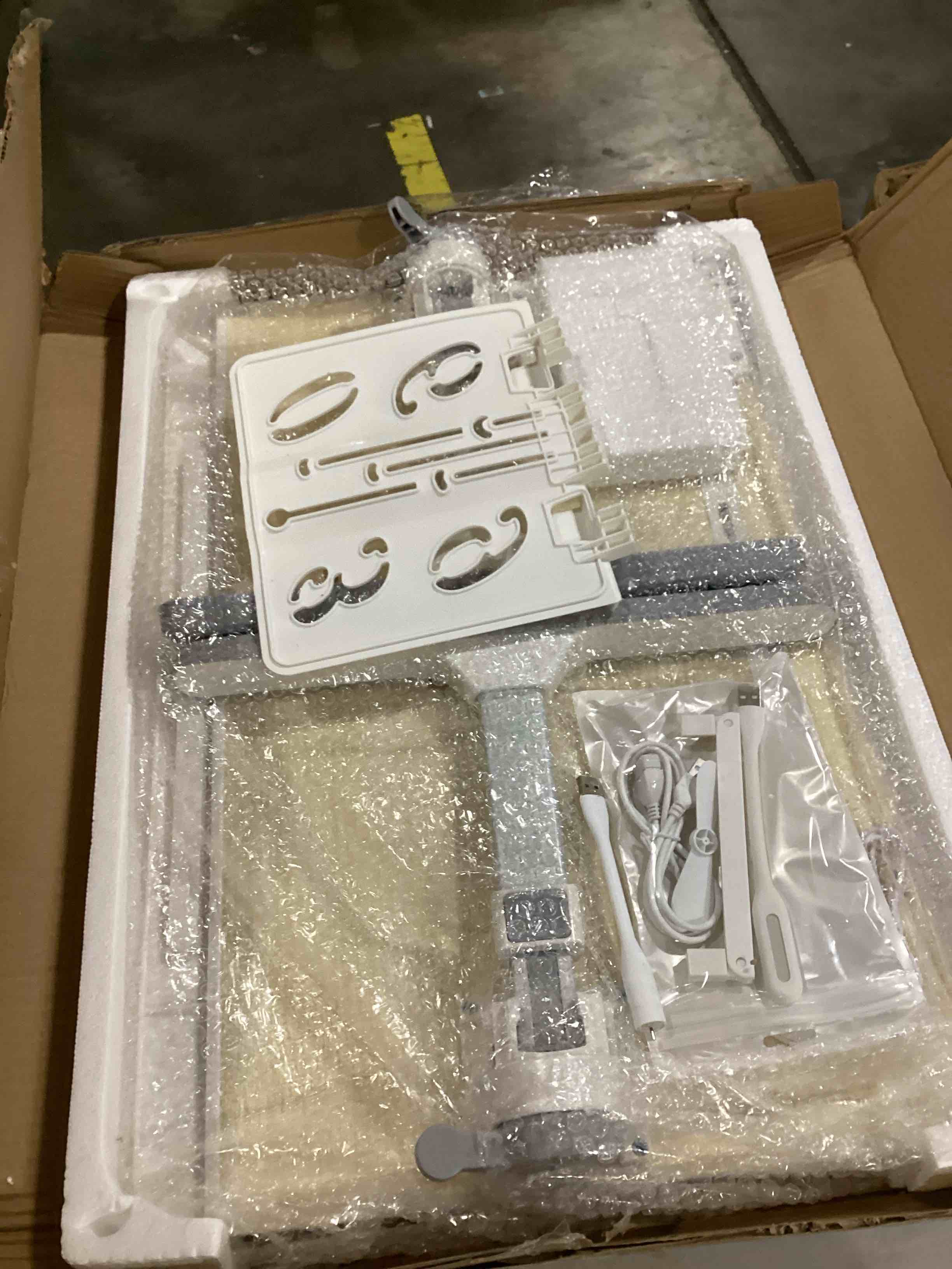 https://s3.amazonaws.com/lotting-images-prod/bidfta/YEL6711760_1730460271701.jpeg