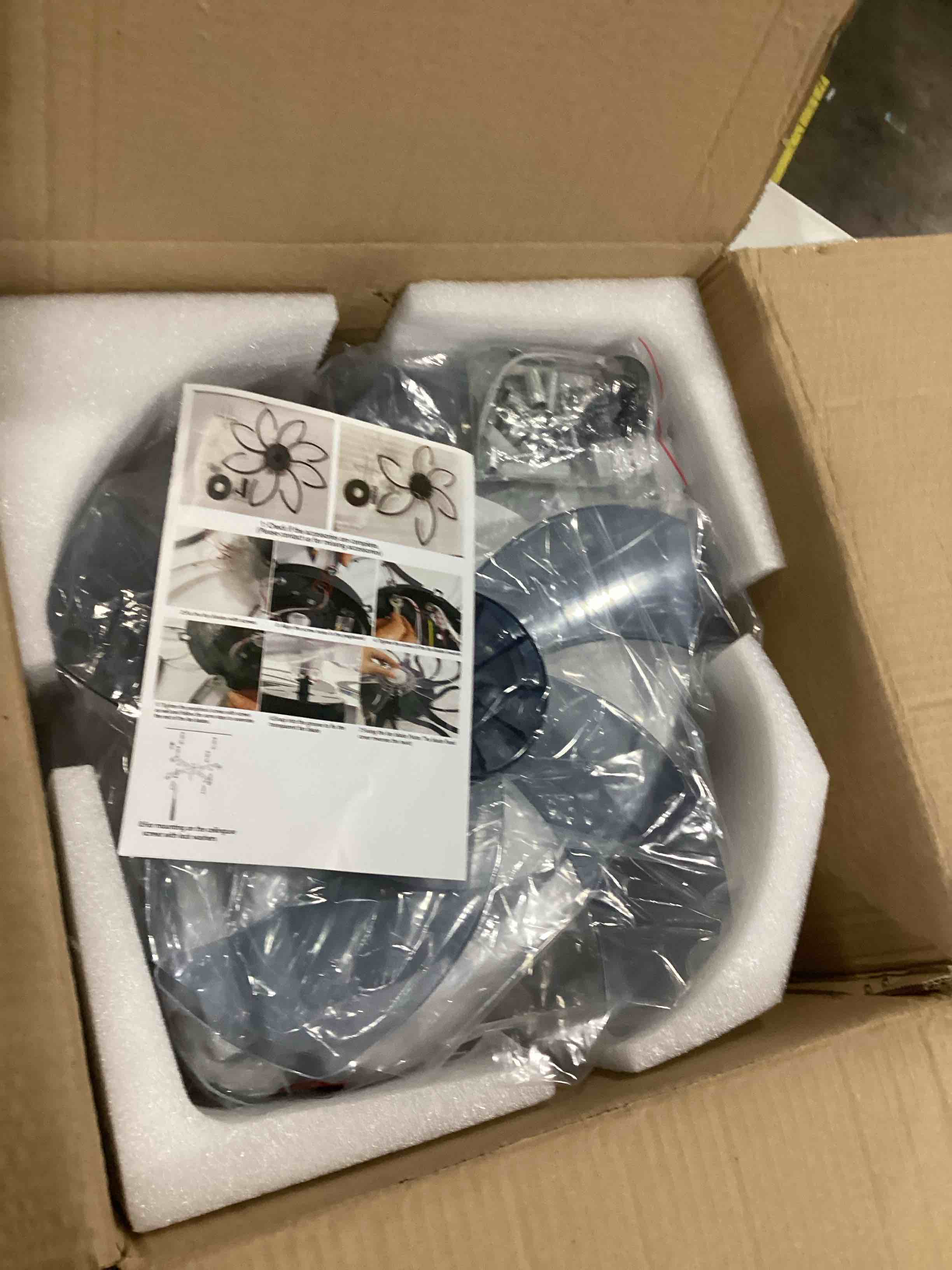 https://s3.amazonaws.com/lotting-images-prod/bidfta/YEL6712002_1730818492607.jpeg